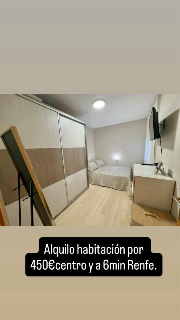 Bedroom of Flat to share in Arenys de Mar