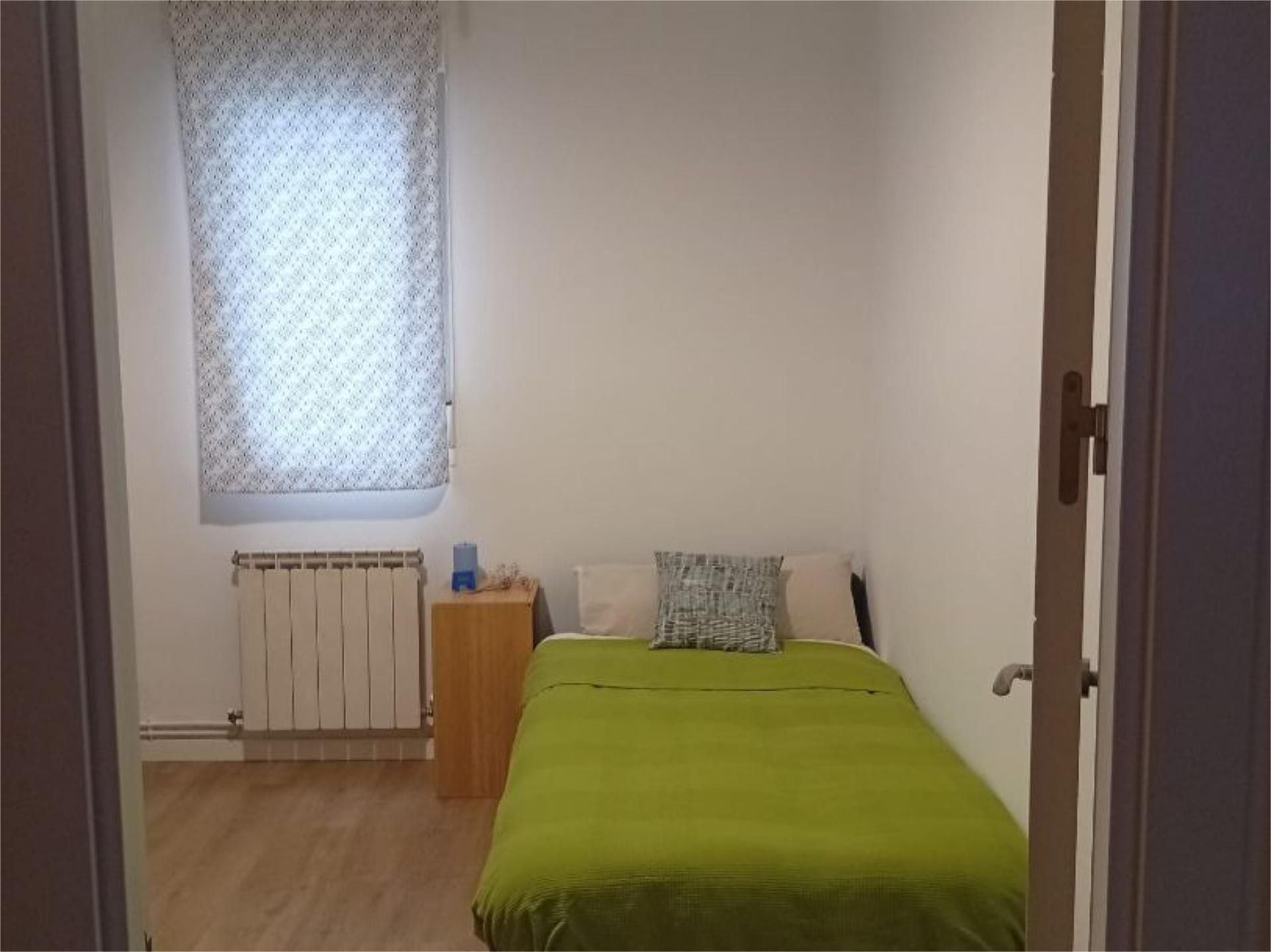 Bedroom of Flat for share in  Madrid Capital  with Heating and Furnished