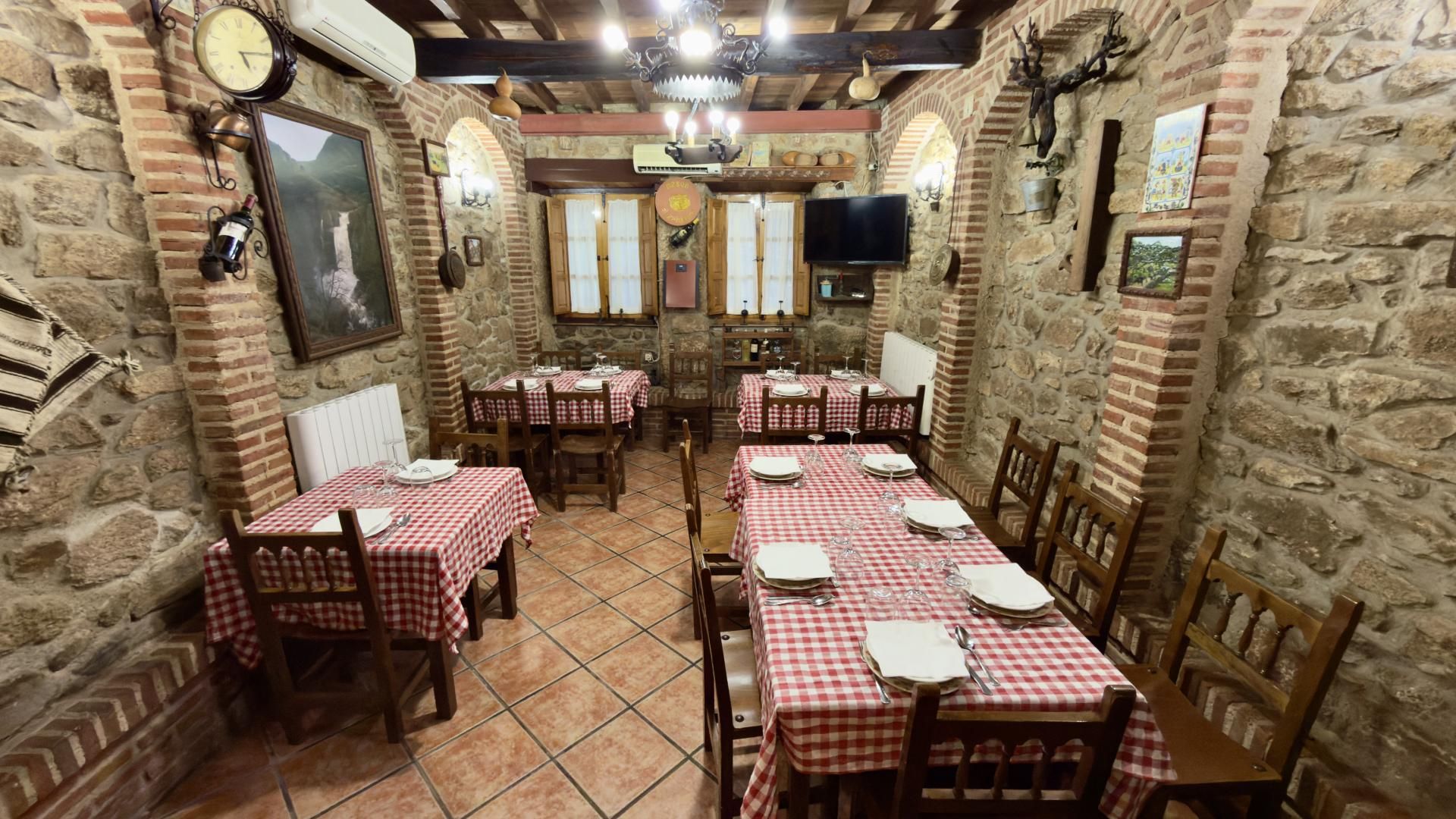 Premises for sale in Masueco  with Air Conditioner