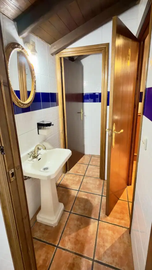 Badezimmer von Geschaftsraum zum Verkauf in Masueco mit Klimaanlage