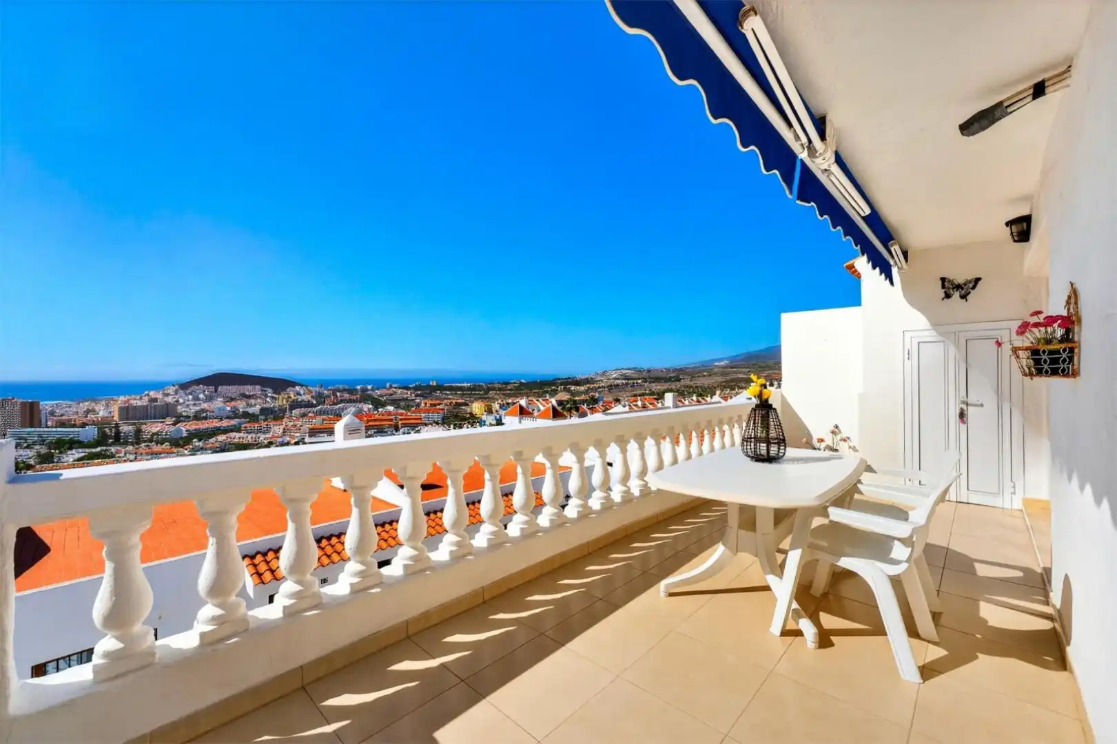 Wohnungen zum Verkauf in Calle Sierra Nevada, 4, Los Cristianos Terrasse von Wohnungen zum Verkauf in Arona mit Terrasse, Schwimmbad und Balkon