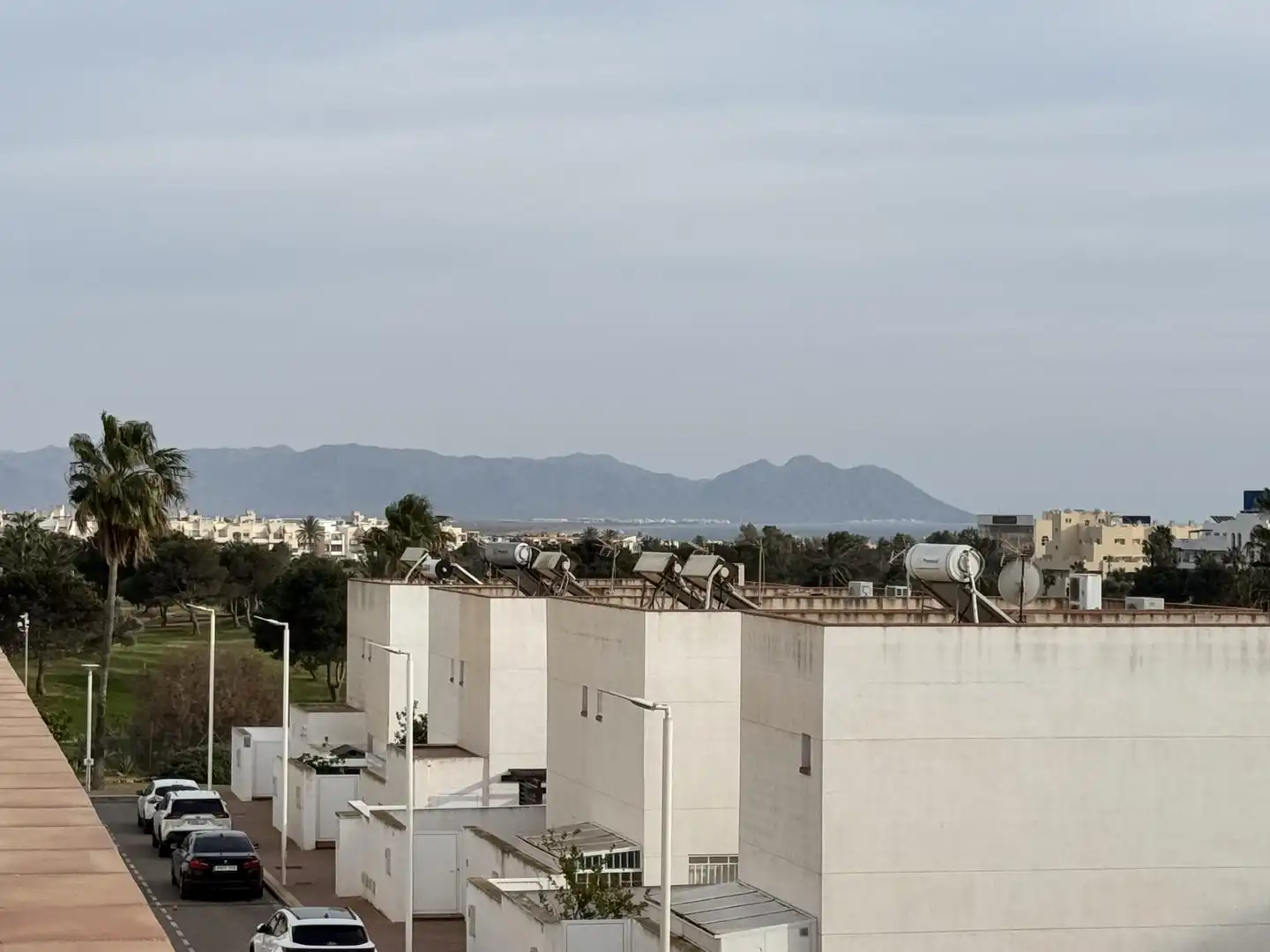 Piso en venta en Avenida de los Juegos del Mediterráneo, 37, El Toyo Vista exterior de Piso en venta en Almería con Aire acondicionado, Calefacción y Jardín privado
