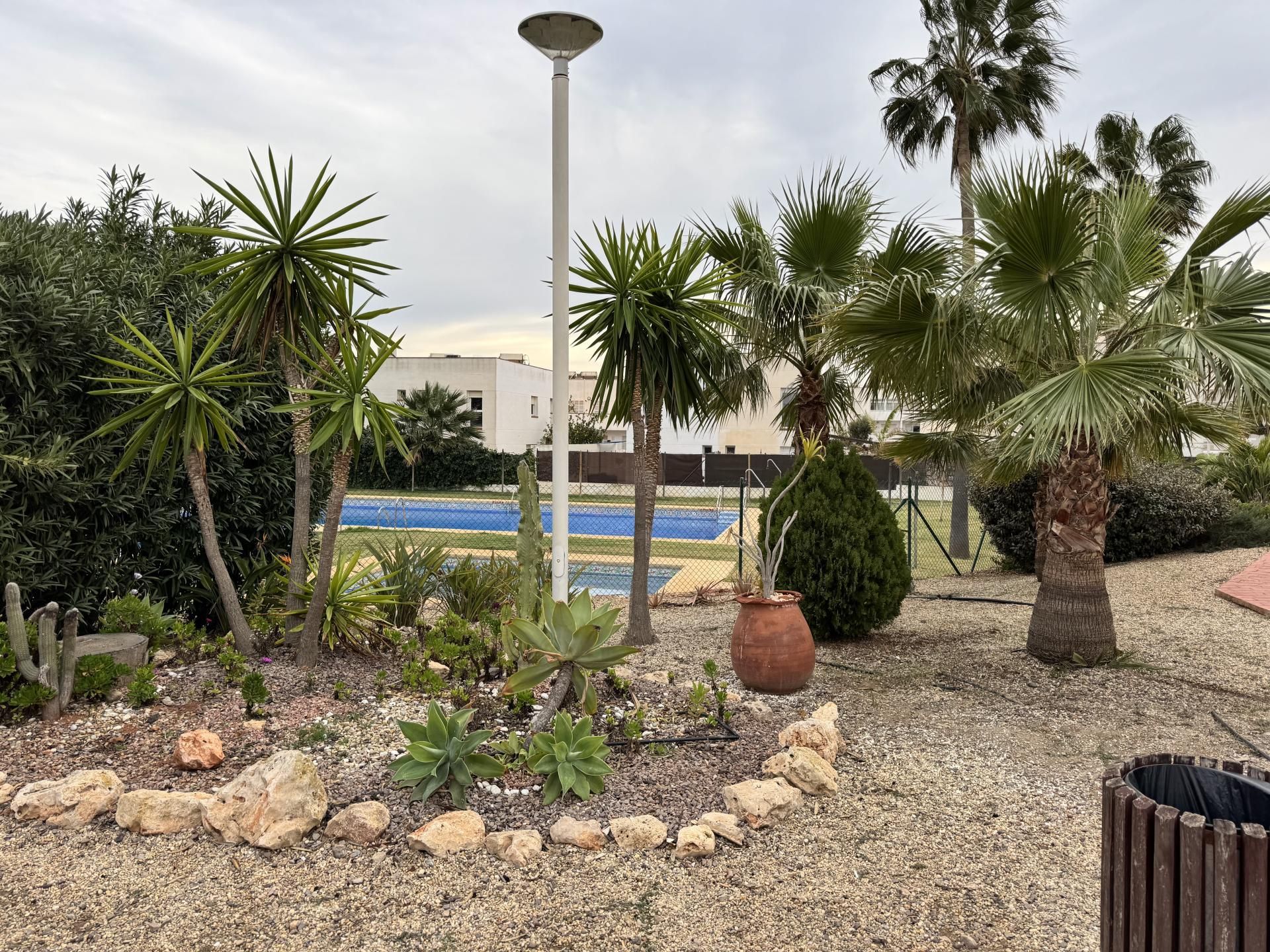 Jardí de Pis en venda en  Almería Capital amb Aire condicionat, Terrassa i Piscina