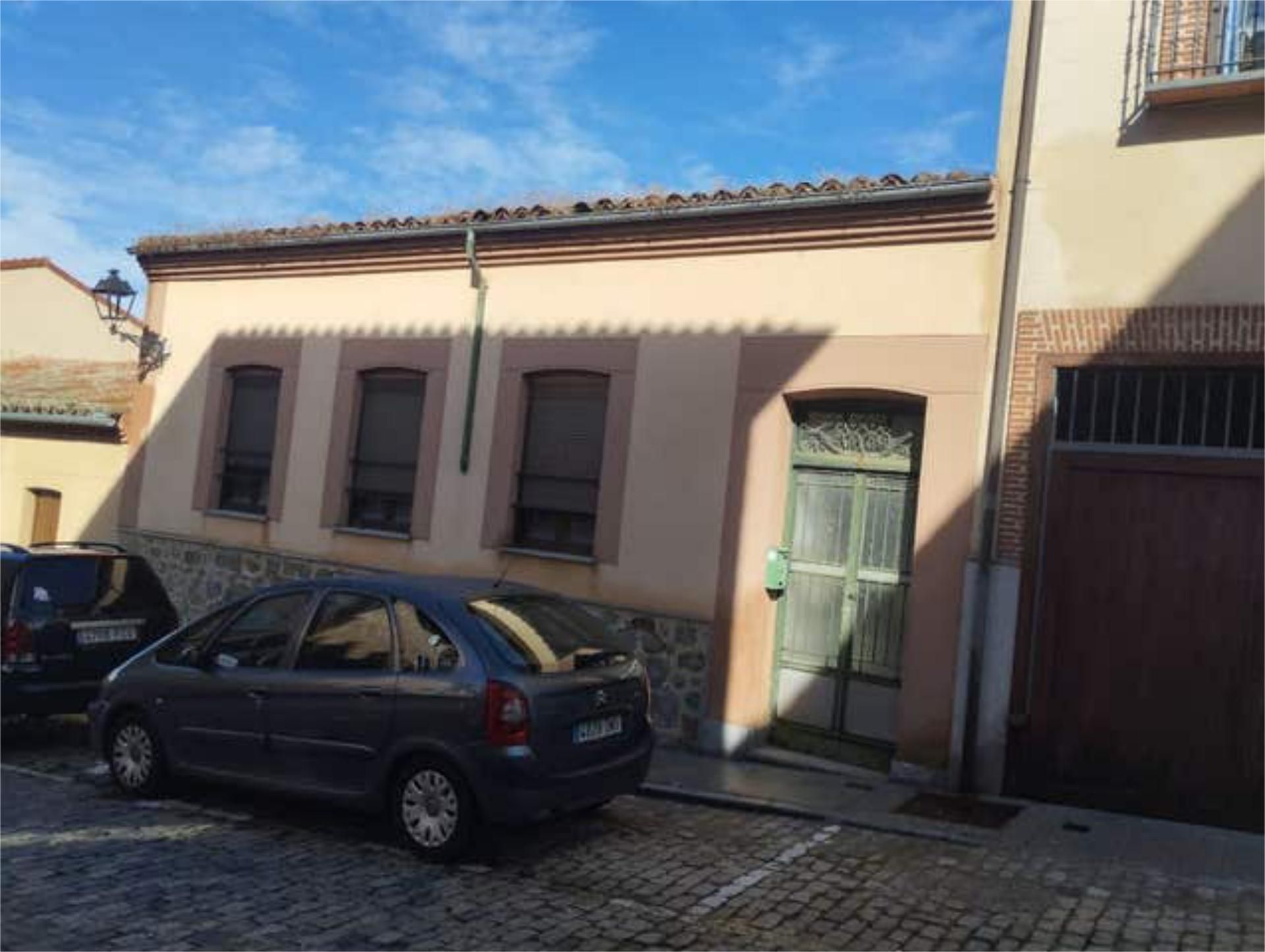 Exterior view of House or chalet for sale in Ávila Capital  with Heating and Private garden