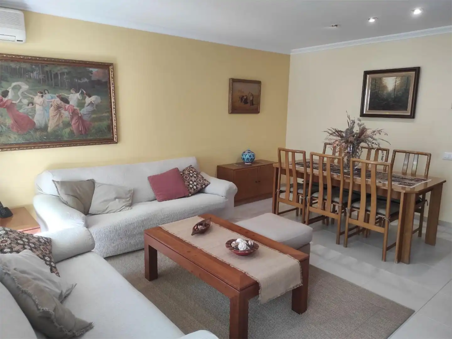 Casa adosada en venta en Calella Sala de estar de Casa adosada en venta en Calella con Aire acondicionado, Terraza y Piscina