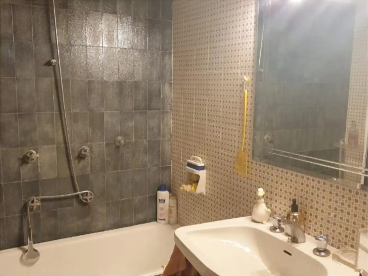 Baño de Piso de alquiler en El Vendrell con Calefacción, Terraza y Amueblado