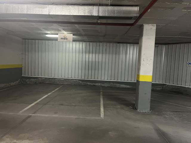 Garaje en Alquiler en Avenida de la Industria, 13 en Zona Industrial