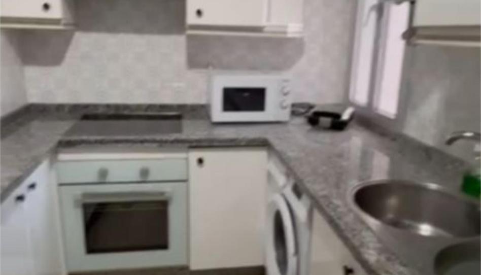 Flat to rent in Grupo Parque Miraflores, 5, Villegas, Sevilla Capital - image 1 Photo 1 of Flat to rent in Grupo Parque Miraflores, 5, Villegas, Sevilla Capital