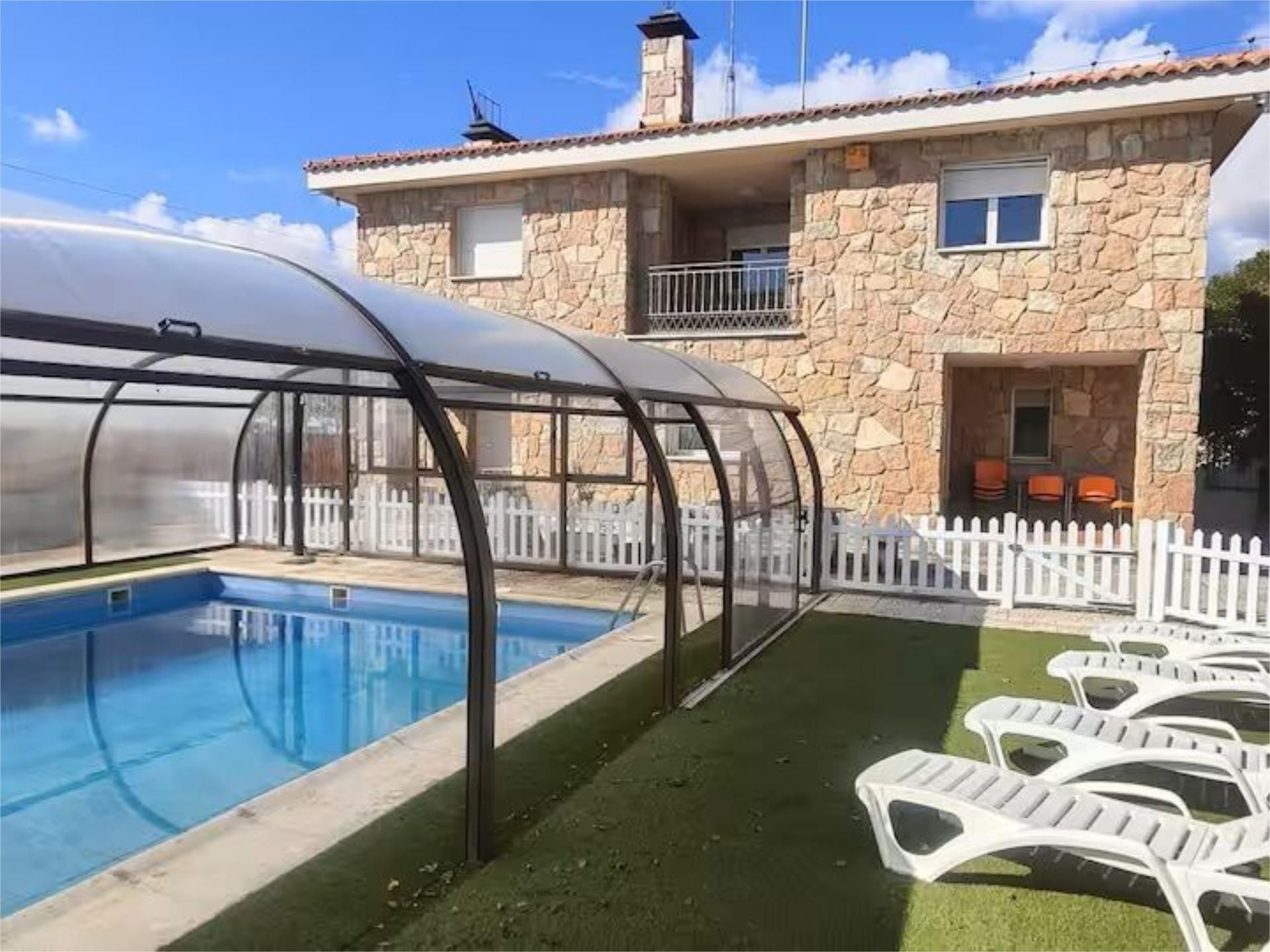 House or chalet for sale in Calle Carrascal, 87, Calzada de Valdunciel Swimming pool of House or chalet for sale in Calzada de Valdunciel with Terrace, Swimming Pool and Balcony