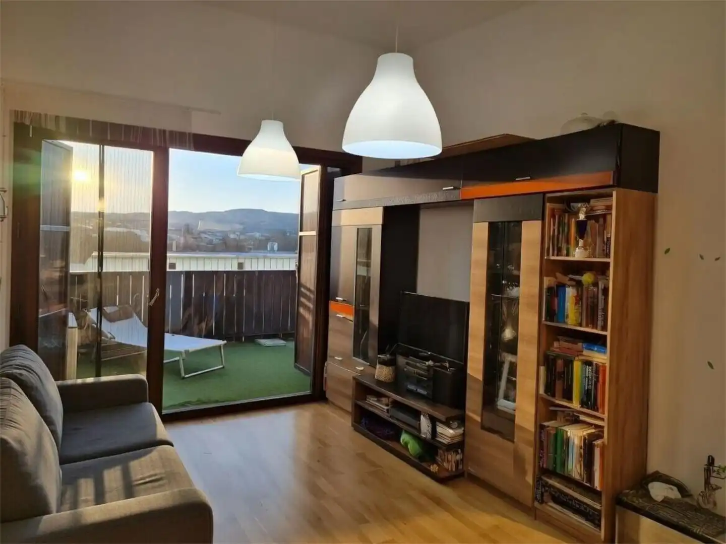 Piso en venta en Calle Los Chopos, 5, Villarcayo de Merindad de Castilla la Vieja Sala de estar de Piso en venta en Villarcayo de Merindad de Castilla la Vieja con Calefacción, Terraza y Piscina