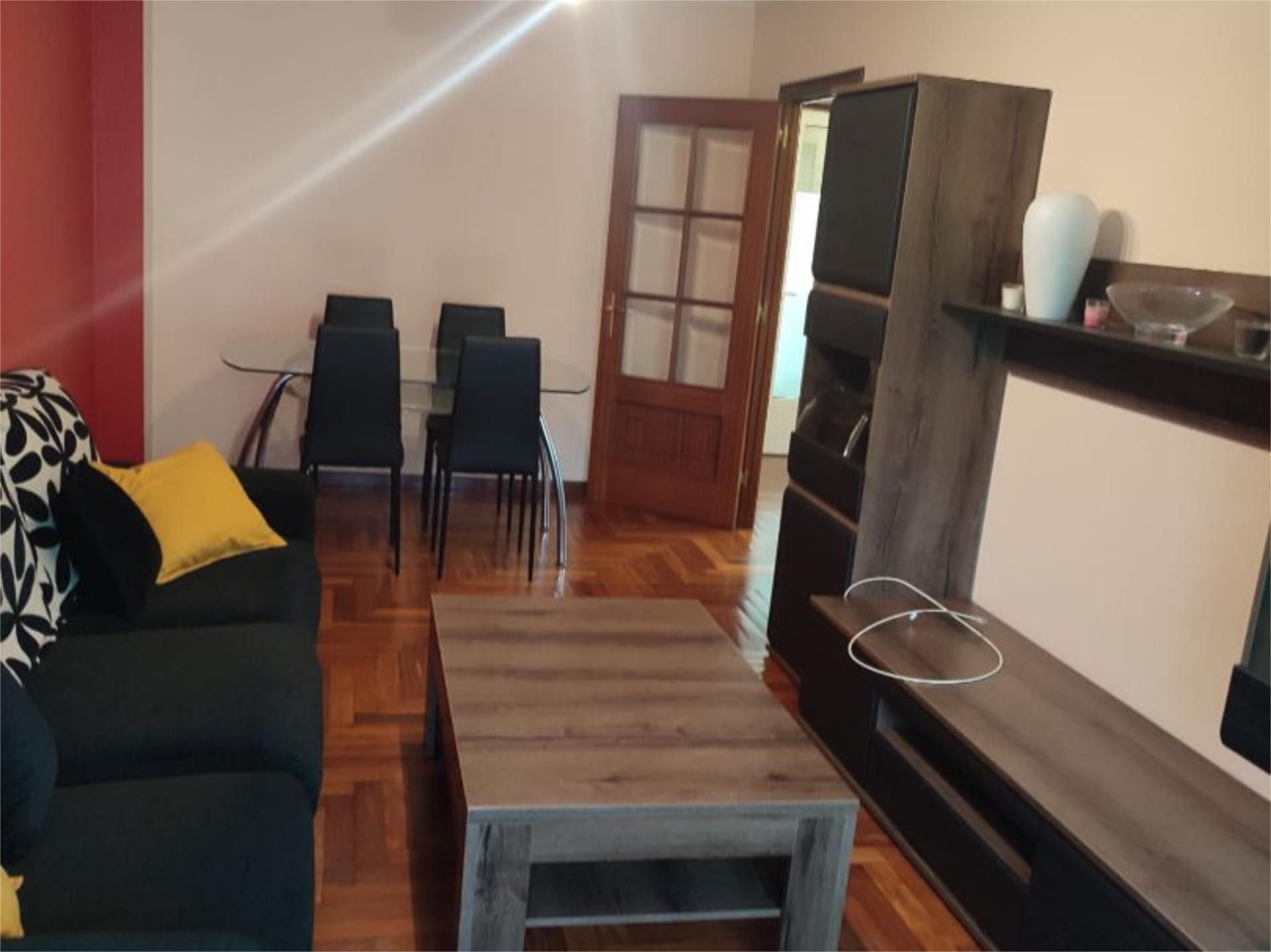 Living room of Flat to rent in Vigo   with Heating, Storage room and Furnished