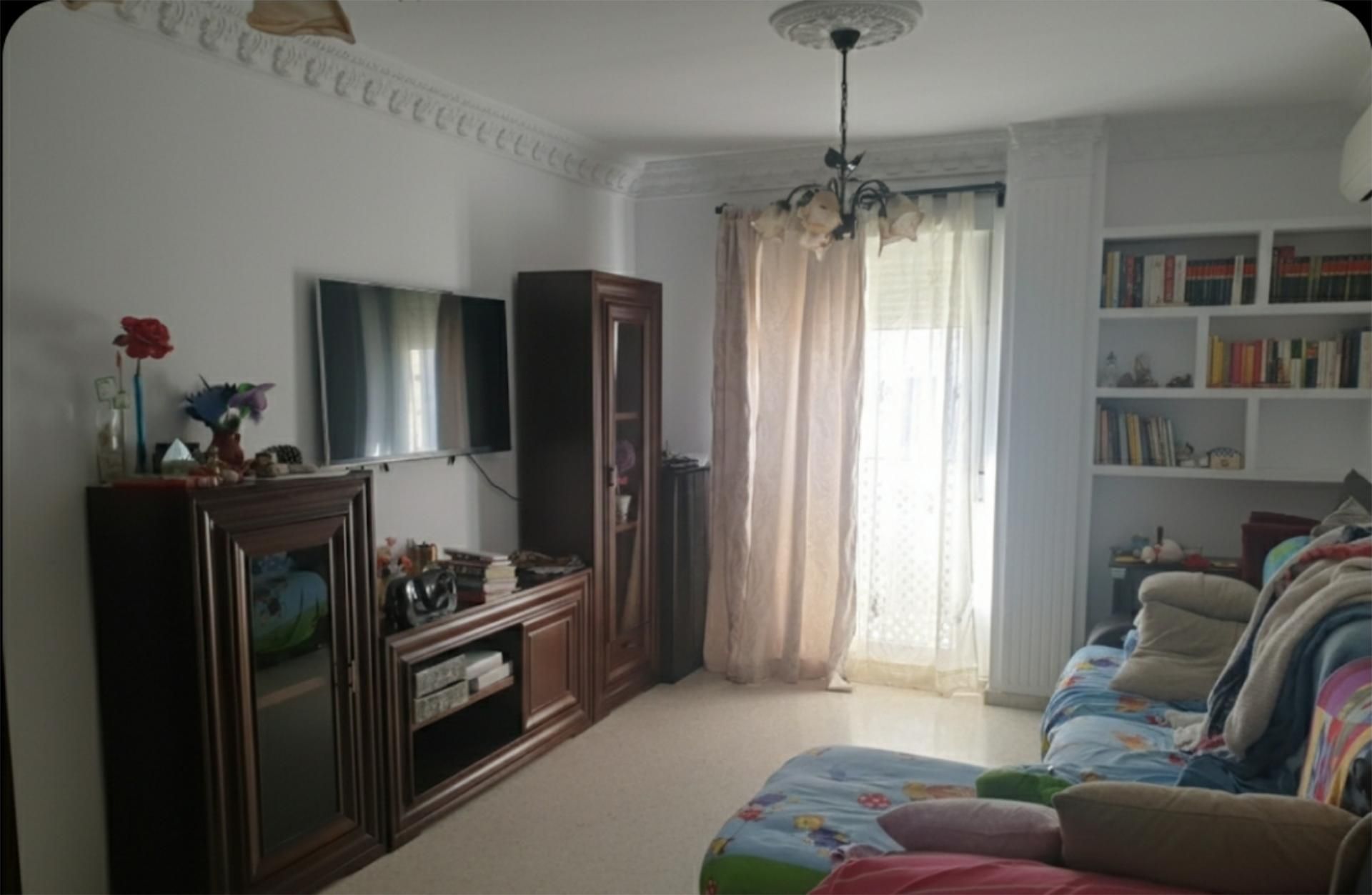 Pis en venda a Calle Jara, Carmona Sala d'estar de Pis en venda en Carmona amb Aire condicionat, Calefacció i Traster