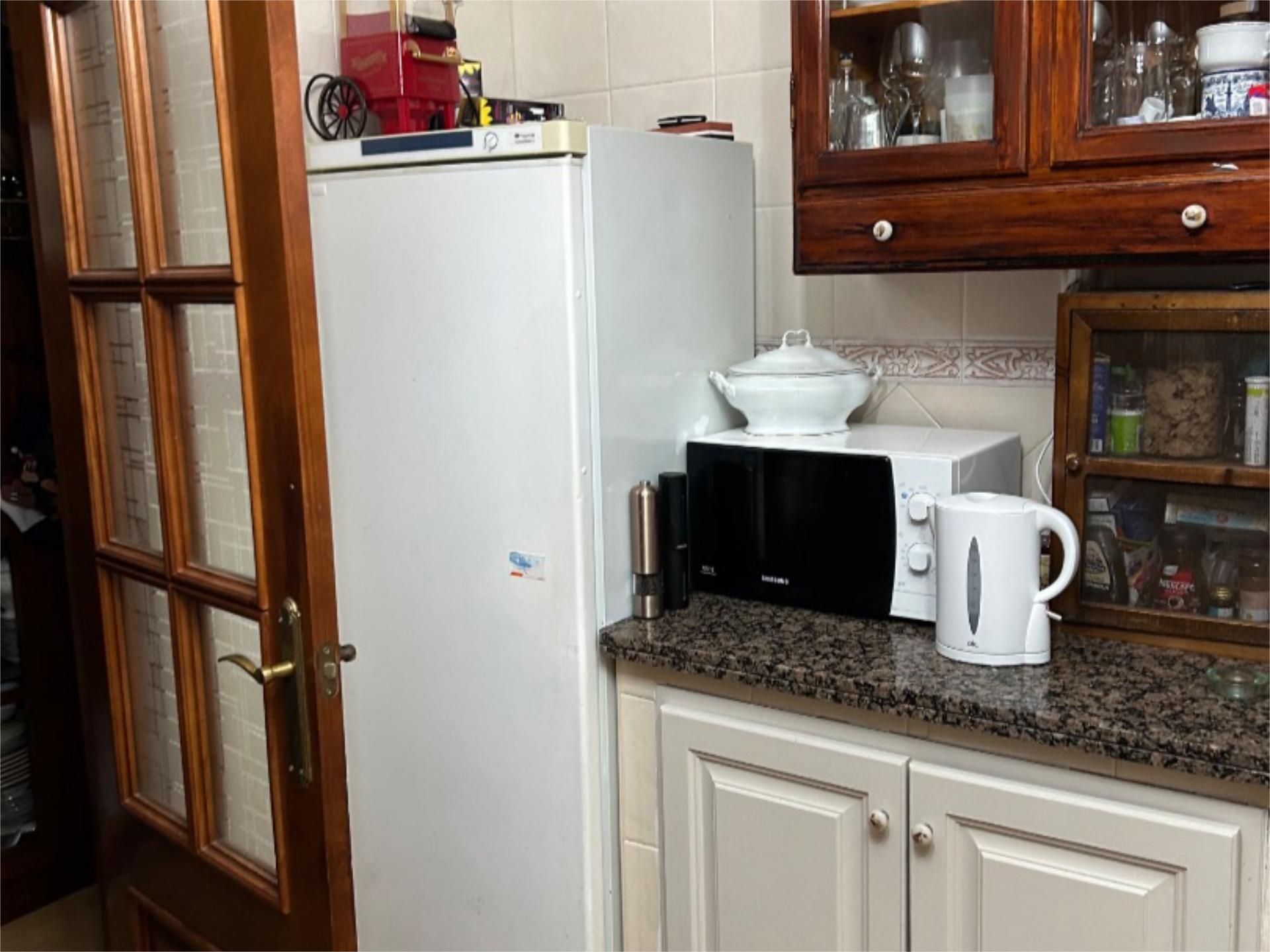 Kitchen of Flat for sale in La Línea de la Concepción  with Air Conditioner and Balcony