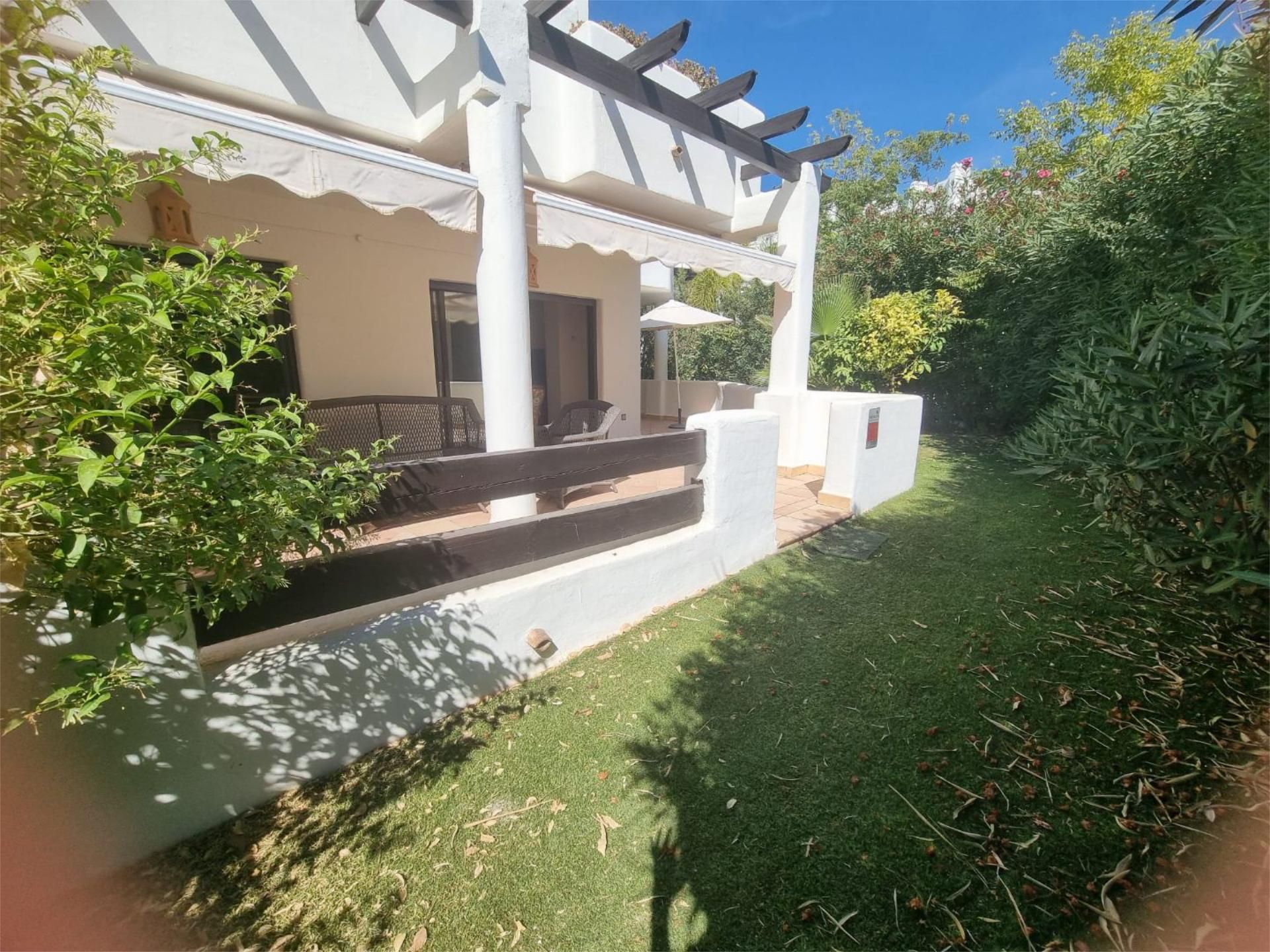 Jardí de Pis de lloguer en Estepona amb Aire condicionat, Calefacció i Jardí privat