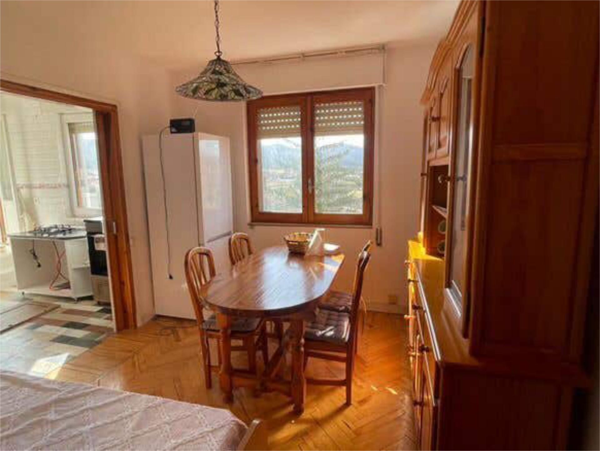 Menjador de Pis de lloguer en Villarcayo de Merindad de Castilla la Vieja amb Calefacció, Terrassa i Moblat