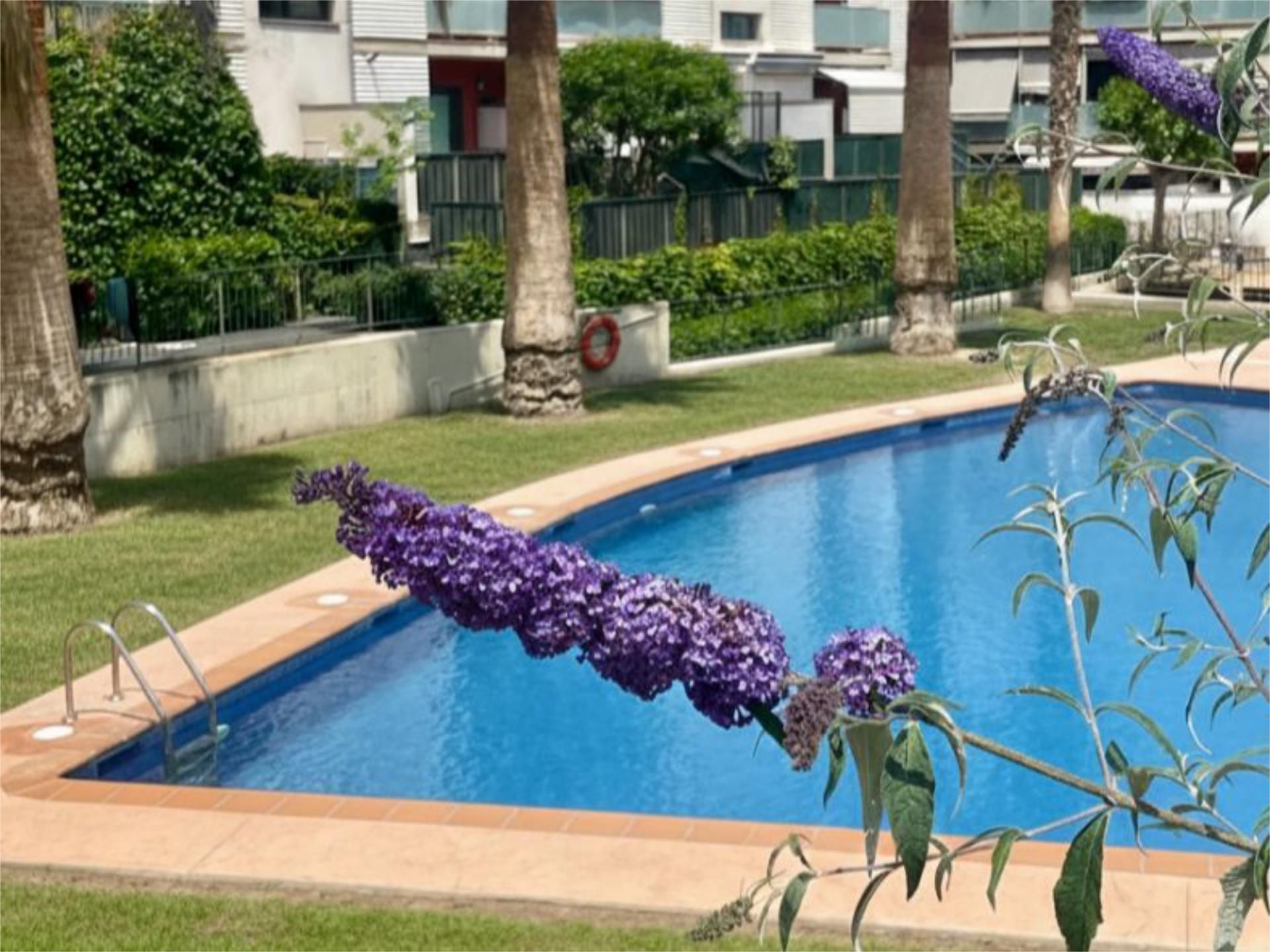 Pis de lloguer a Passatge de Sausset Les Pins, 6, Sentmenat Piscina de Pis de lloguer en Sentmenat amb Aire condicionat, Calefacció i Jardí privat