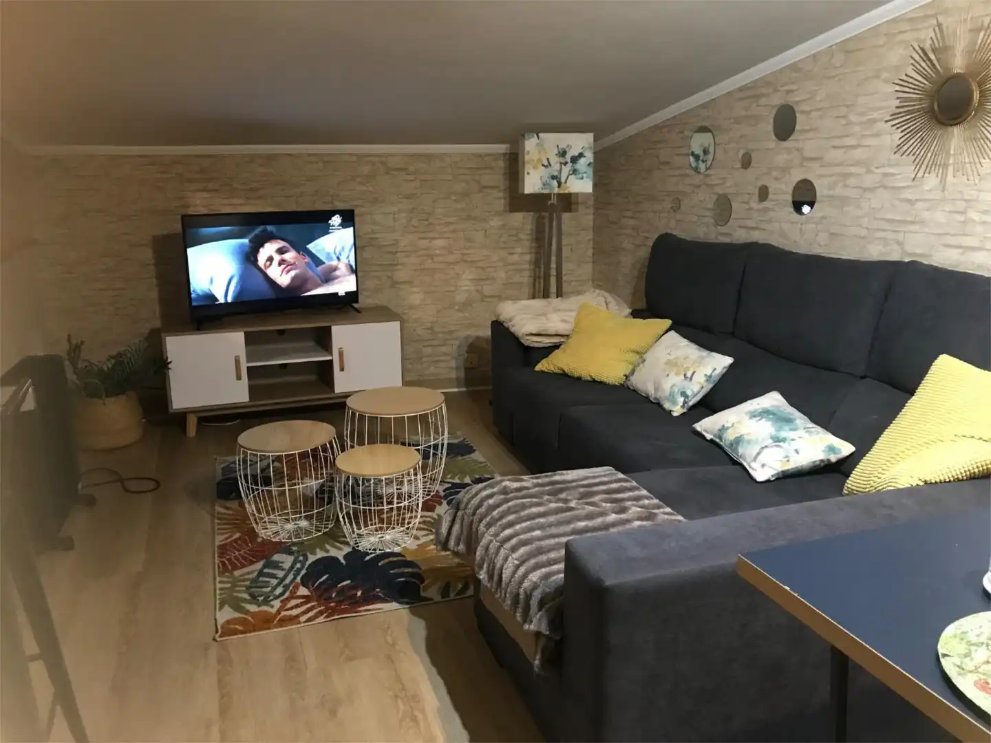 Sala d'estar de Pis de lloguer en Santiago de Compostela  amb Calefacció, Terrassa i Moblat