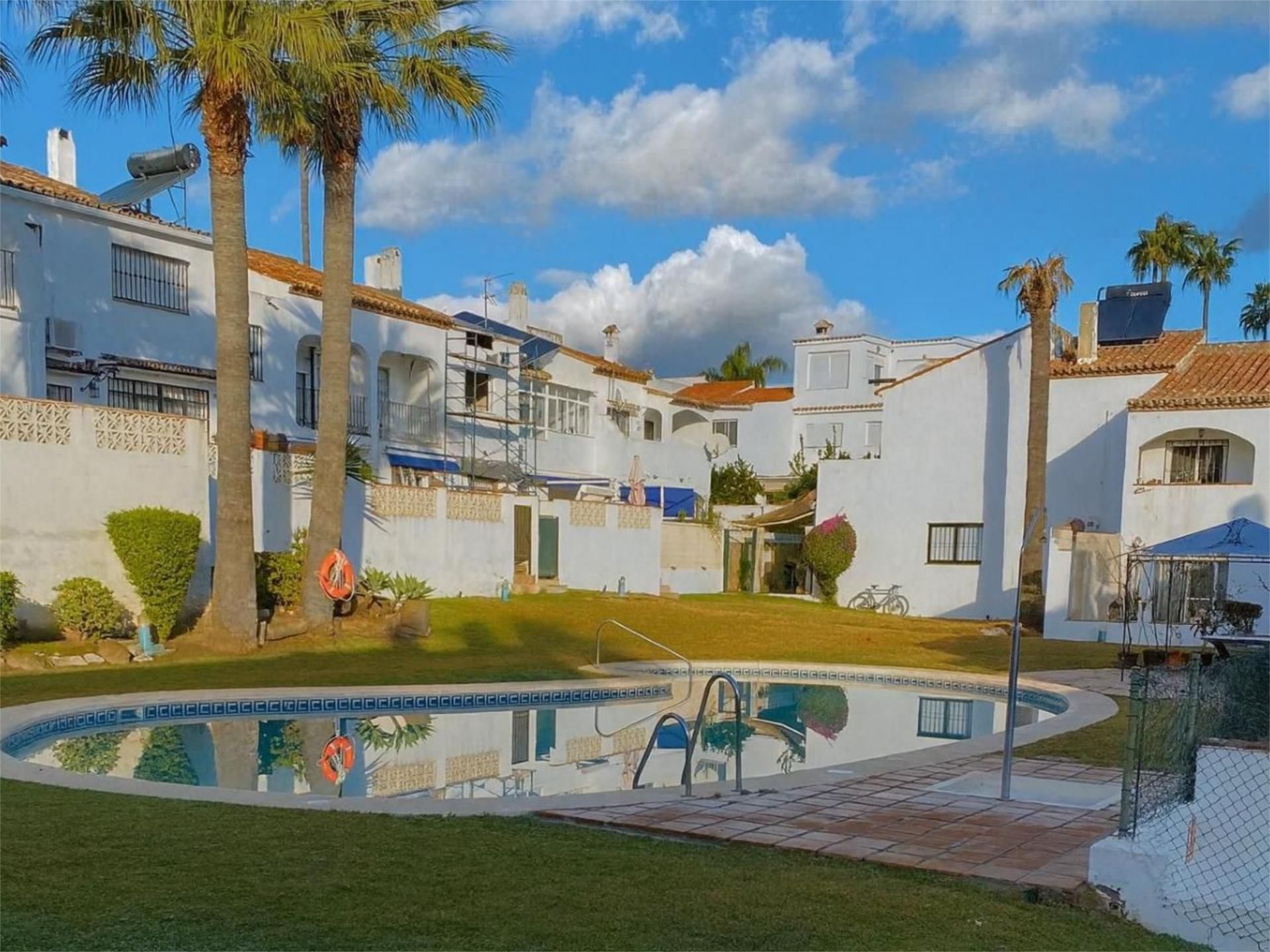Exterior view of Flat for sale in Estepona  with Private garden and Swimming Pool