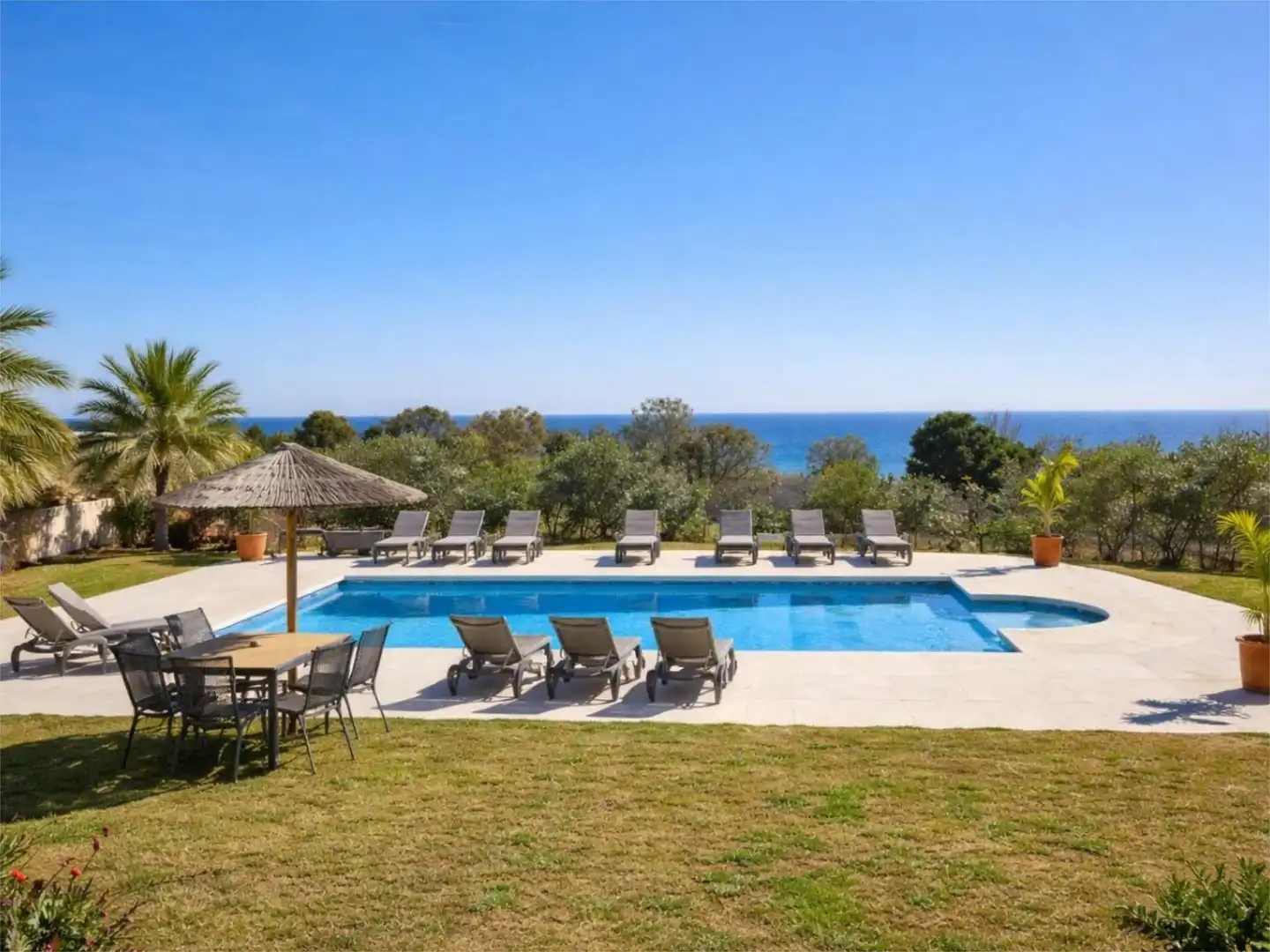 Schwimmbecken von Wohnung zum Verkauf in Estepona mit Klimaanlage, Terrasse und Schwimmbad