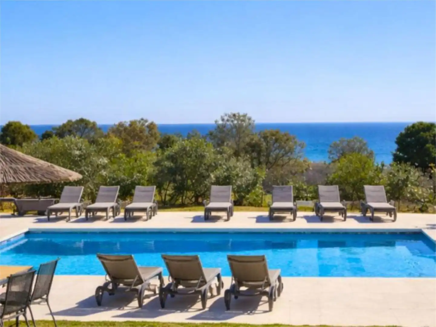 Schwimmbecken von Wohnung zum Verkauf in Estepona mit Klimaanlage, Terrasse und Schwimmbad