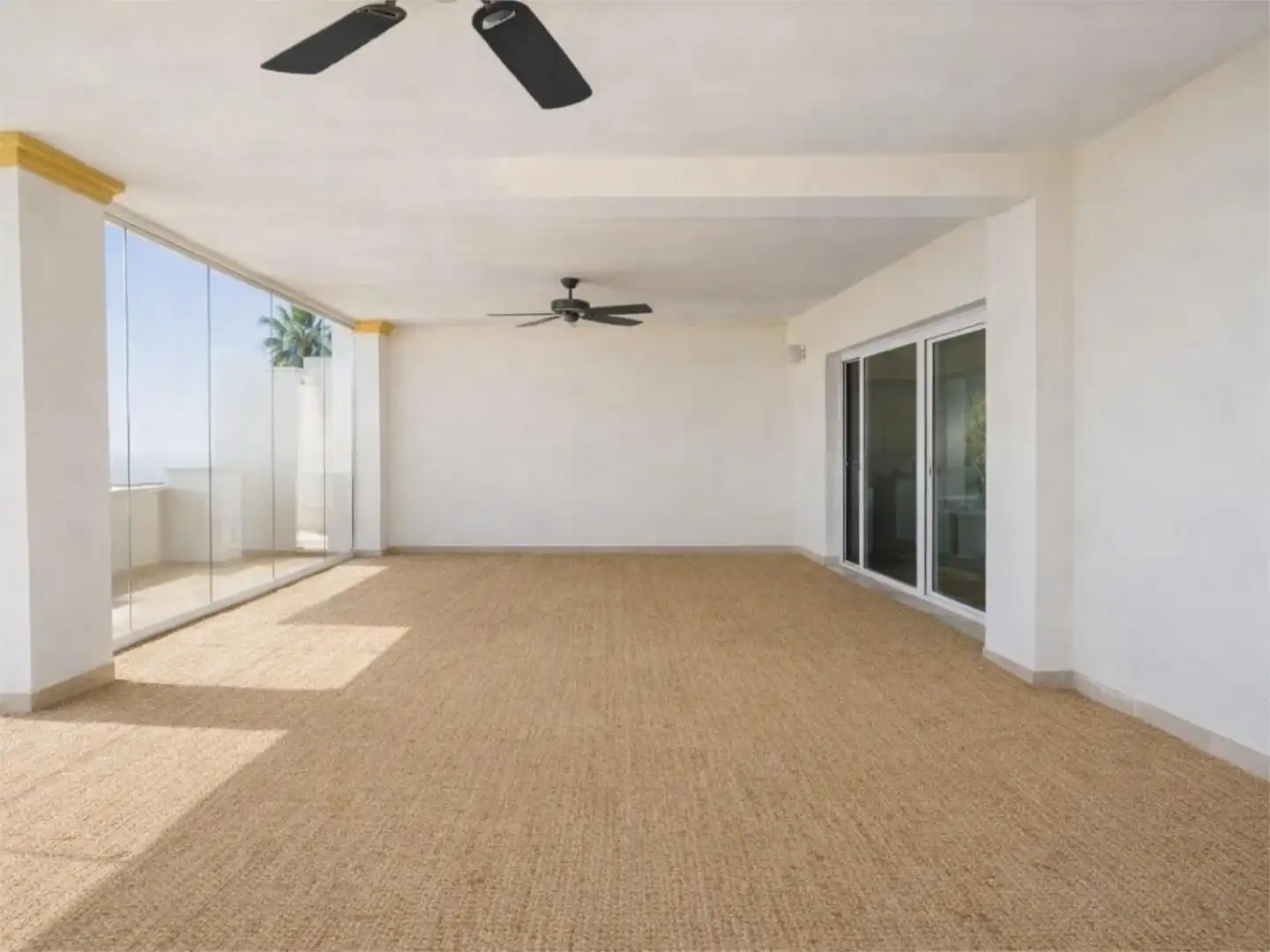 Wohnzimmer von Wohnung zum Verkauf in Estepona mit Klimaanlage, Terrasse und Schwimmbad