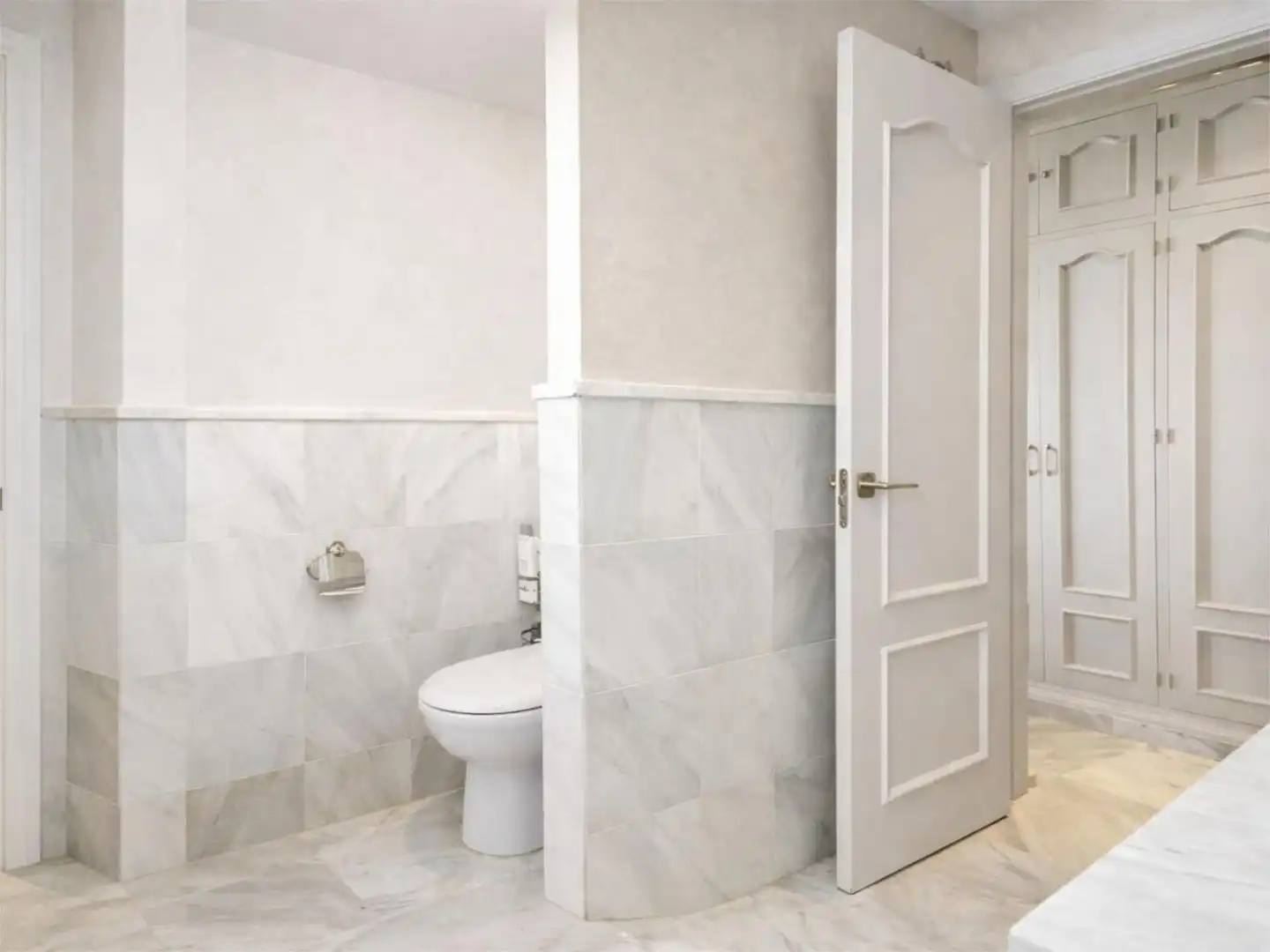 Badezimmer von Wohnung zum Verkauf in Estepona mit Klimaanlage, Terrasse und Schwimmbad