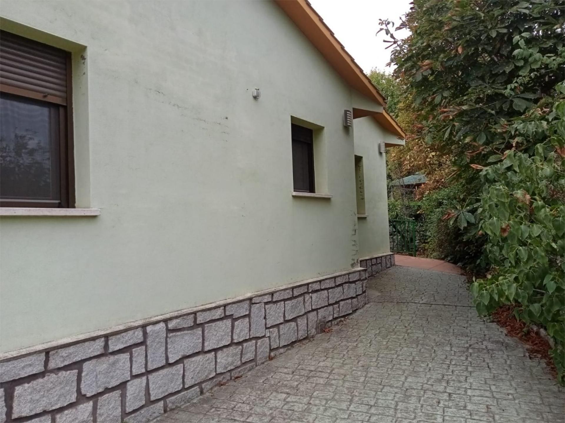 Vista exterior de Casa o xalet en venda en Becerril de la Sierra amb Terrassa, Piscina i Balcó