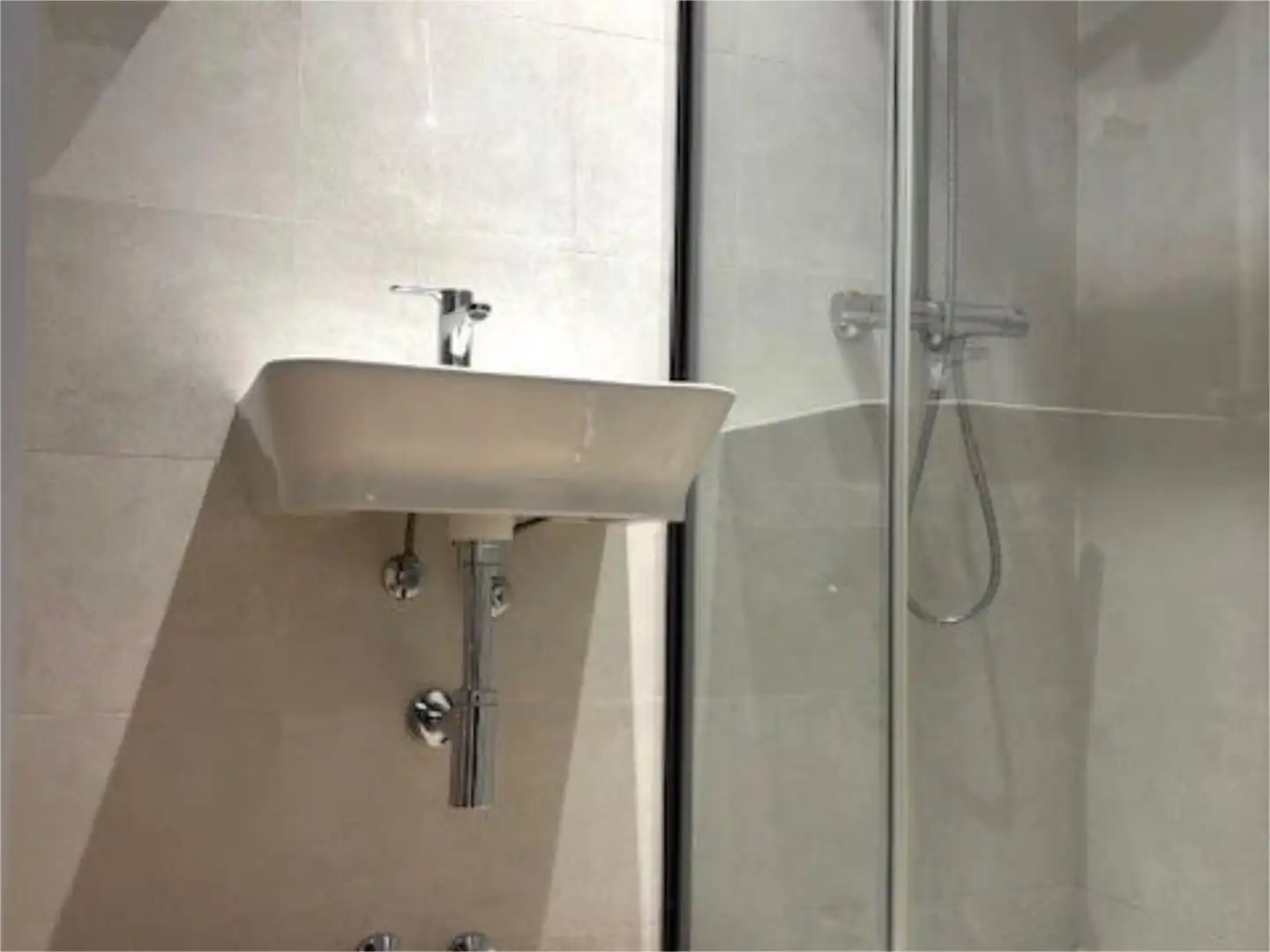 Bany de Pis en venda en  Madrid Capital amb Aire condicionat