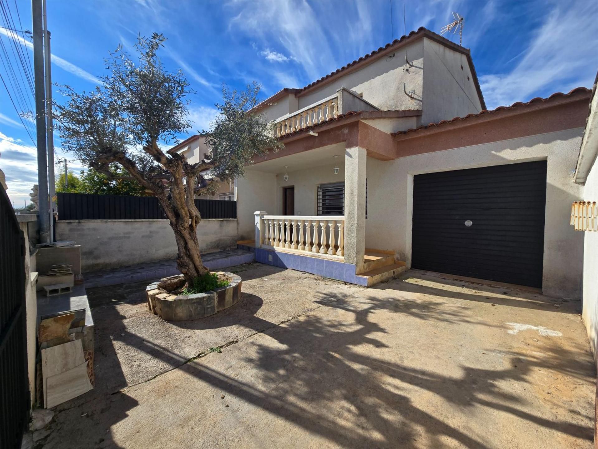 Casa adosada de lloguer a Avinguda Nostra Senyora del Remei, Santa Oliva