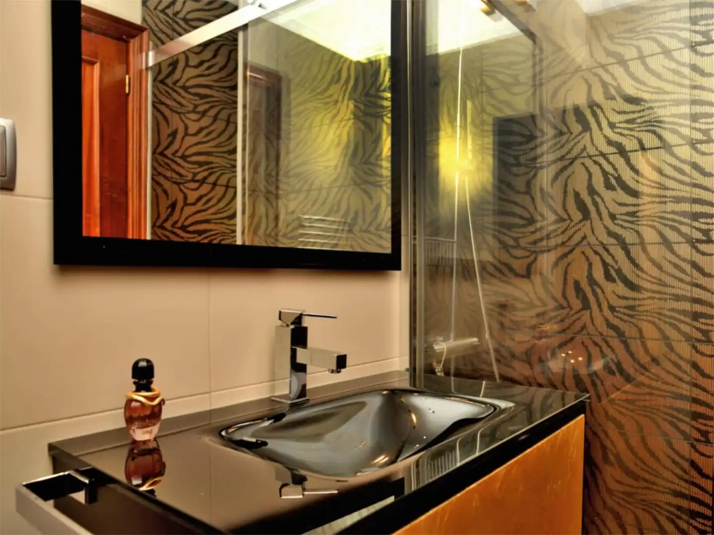 Room in Avenida Alfonso Rodríguez Castelao, 24, As Lagoas Bathroom of Flat for share in Ourense Capital