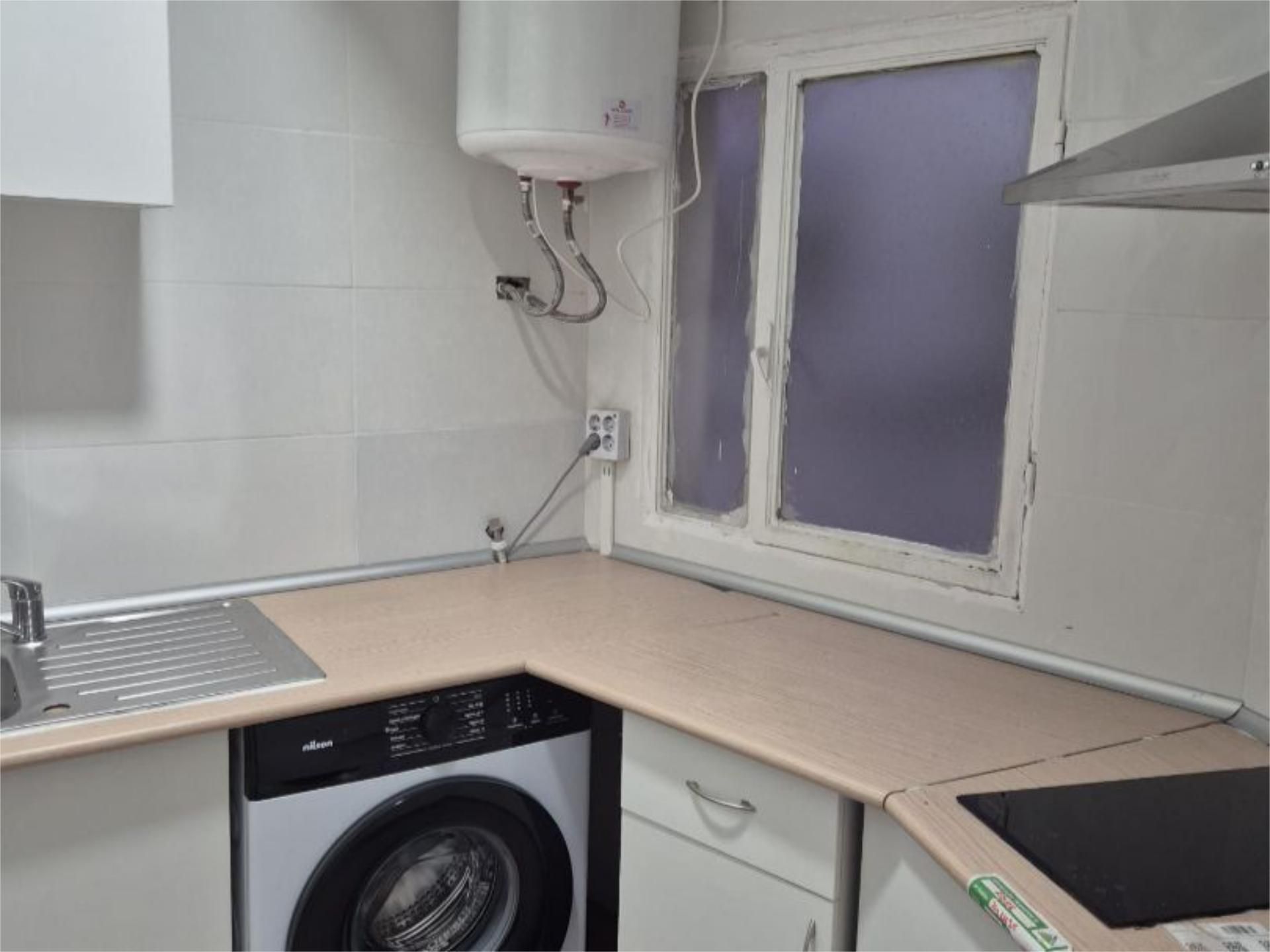 Apartment to share in Calle Santander, 10, Barrio Alto Kitchen of Apartment to share in San Juan de Aznalfarache with Air Conditioner, Heating and Parquet flooring