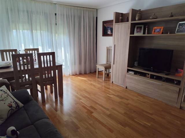 Piso en Venta en Calle María Eugenia Milleret, 22 en Flores de Sil - La Placa