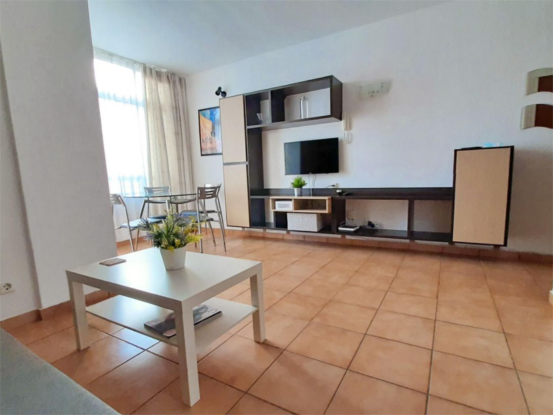 Flat for sale in Calle Pablo Casals, 4, Playa de la Fontanilla Living room of Flat for sale in Marbella with Terrace and Balcony