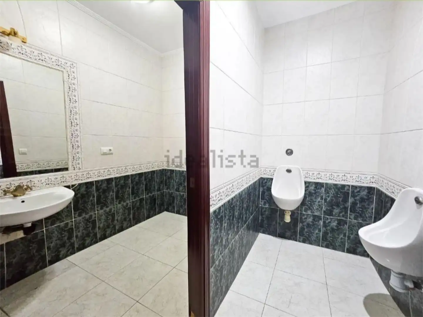Piso en venta en Calle Sánchez Cotán, 7, La Algaba Baño de Piso en venta en La Algaba con Aire acondicionado, Calefacción y Terraza
