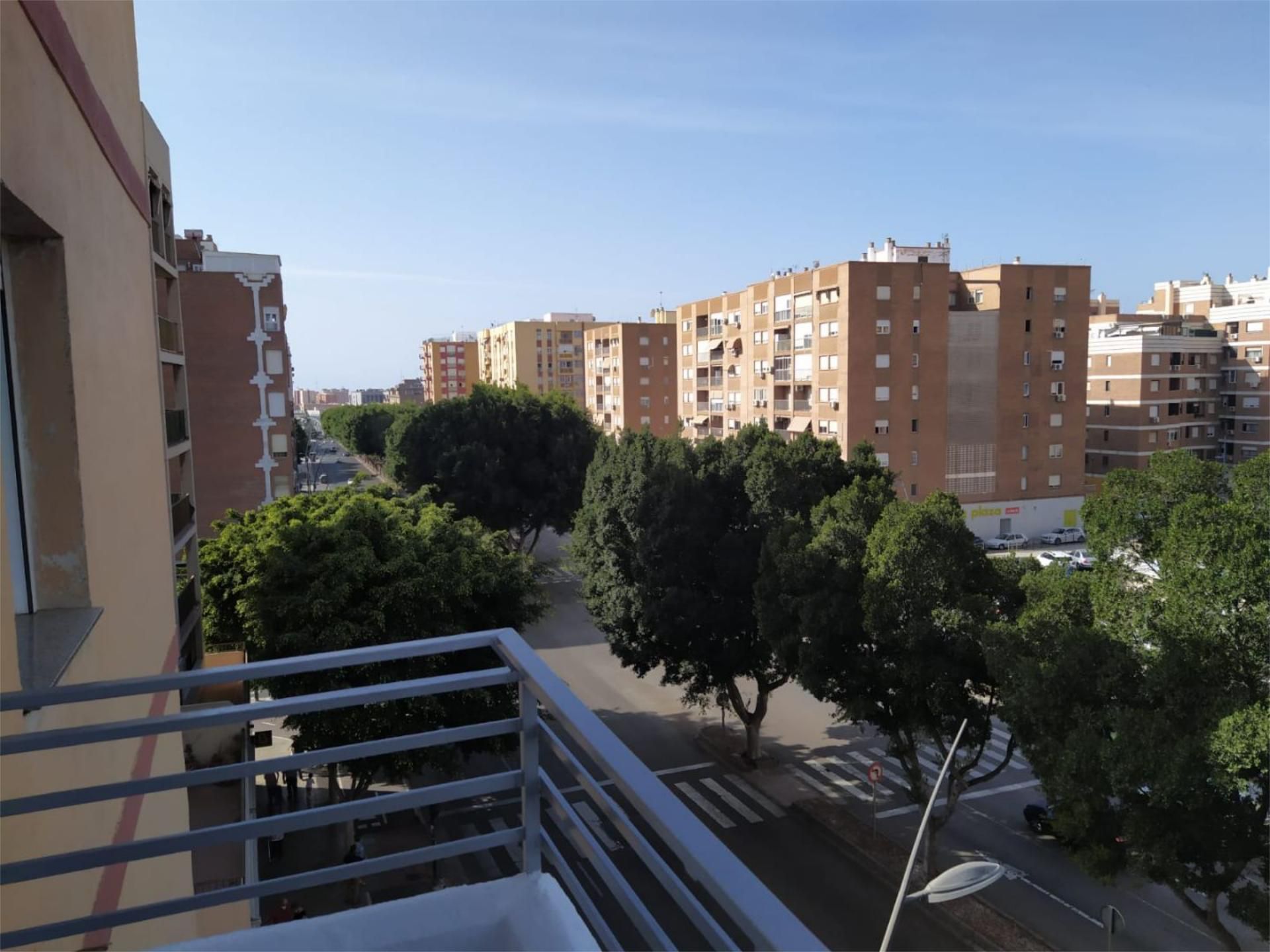 Exterior view of Flat to rent in  Almería Capital  with Air Conditioner, Terrace and Balcony