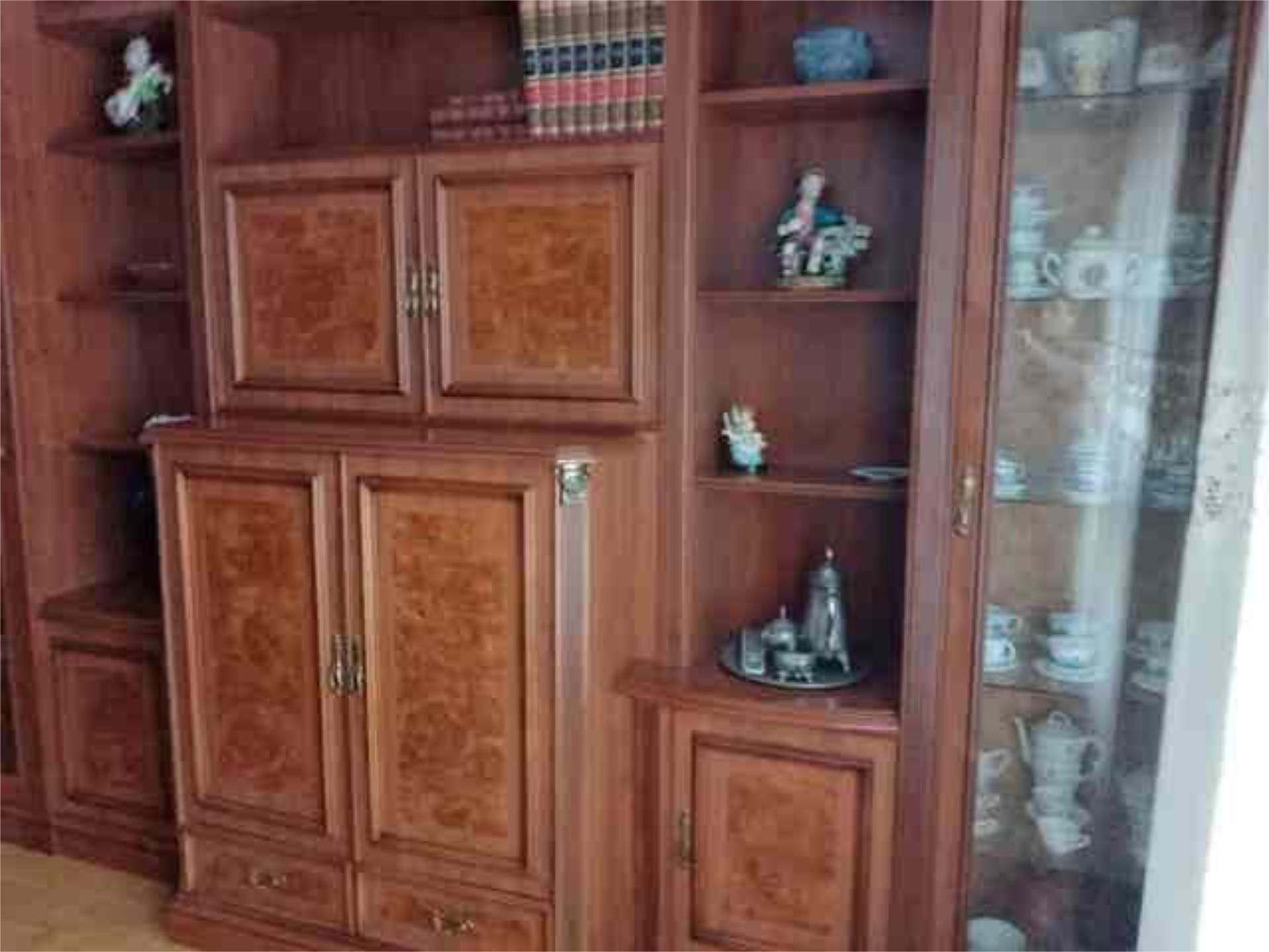 Dormitori de Pis de lloguer en Corvera de Asturias amb Terrassa, Traster i Moblat