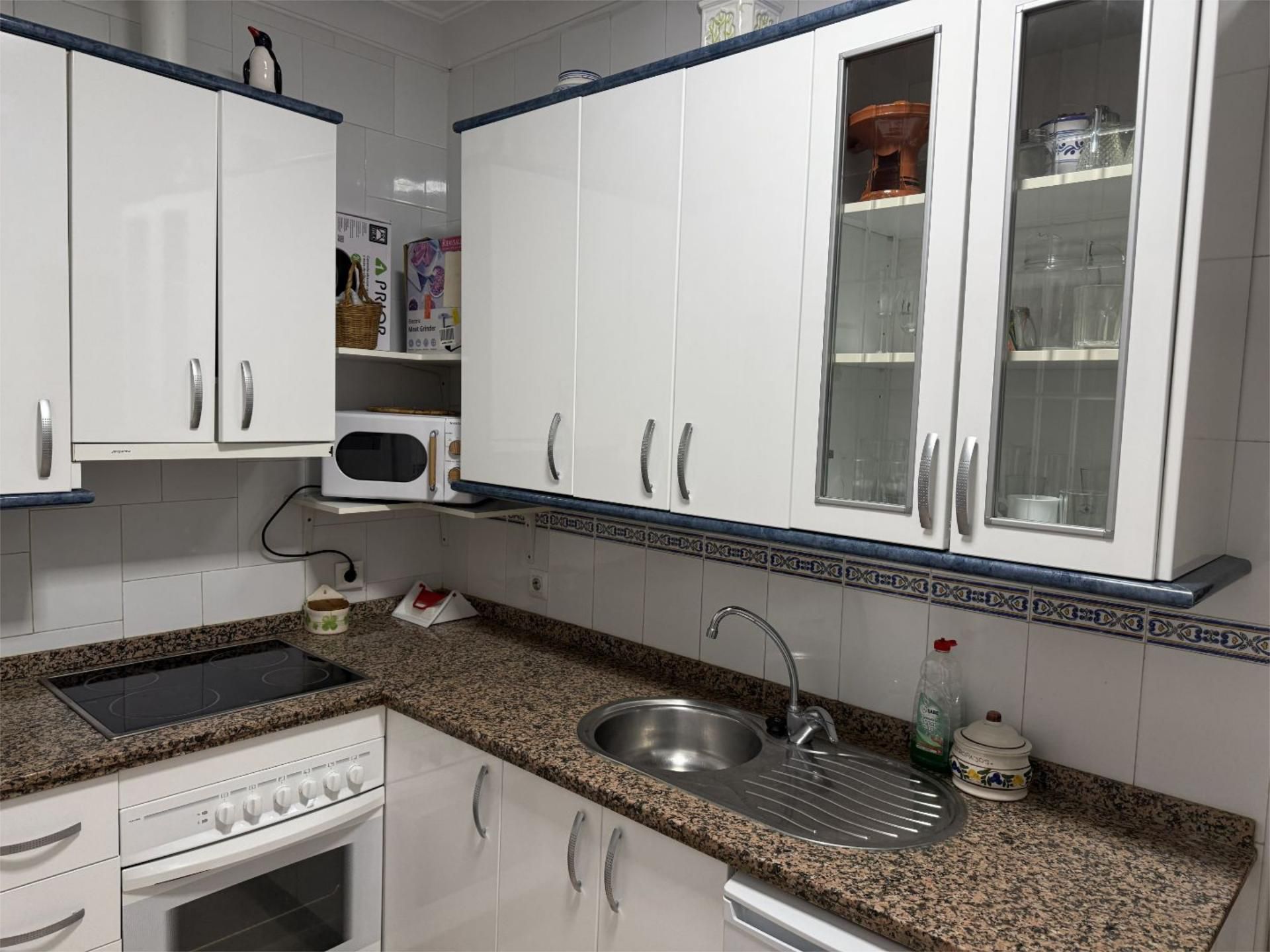 Kitchen of Flat for sale in  Sevilla Capital  with Air Conditioner, Heating and Furnished