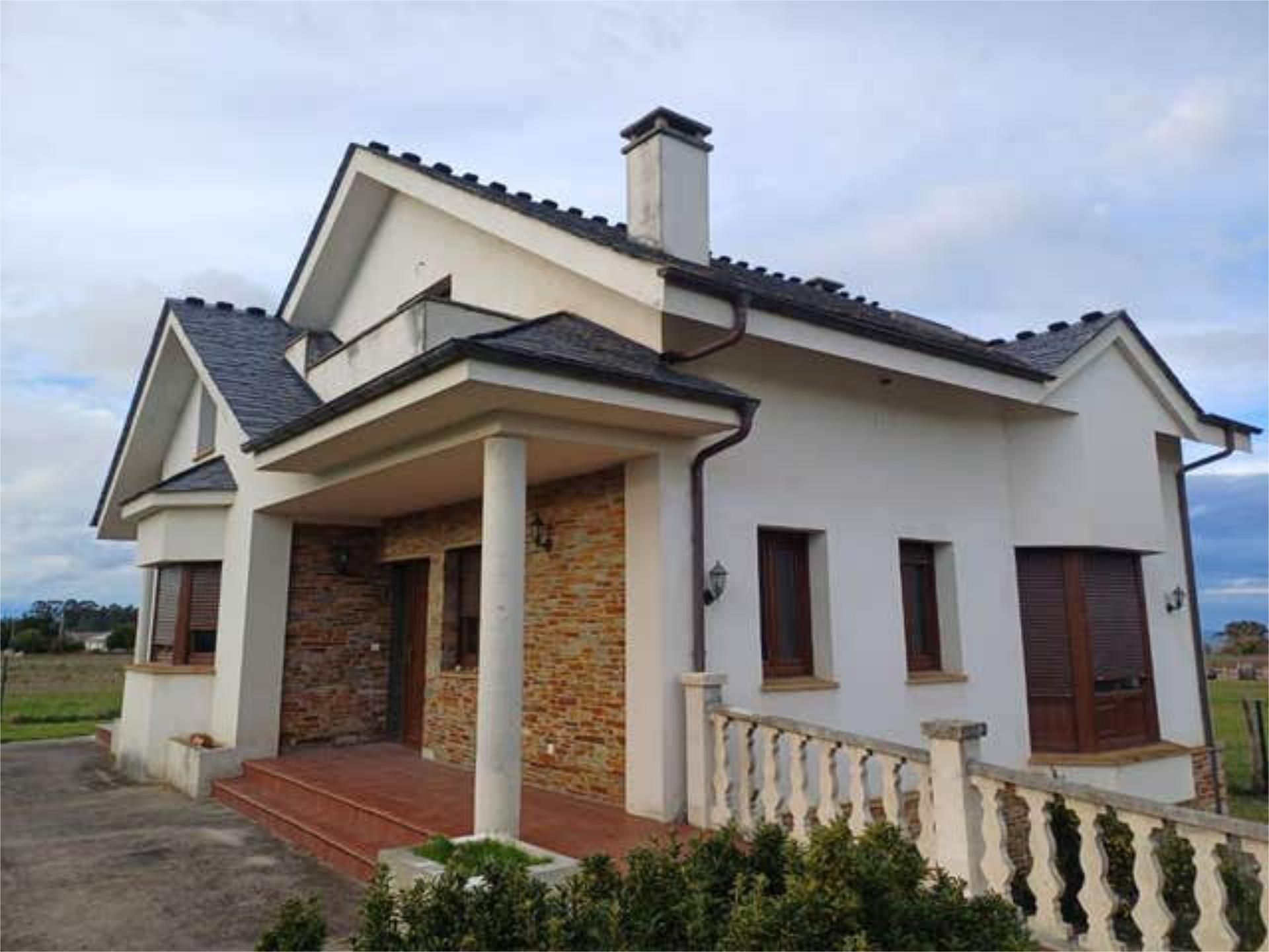 Casa adosada en venda a El Franco Vista exterior de Casa adosada en venda en El Franco amb Terrassa