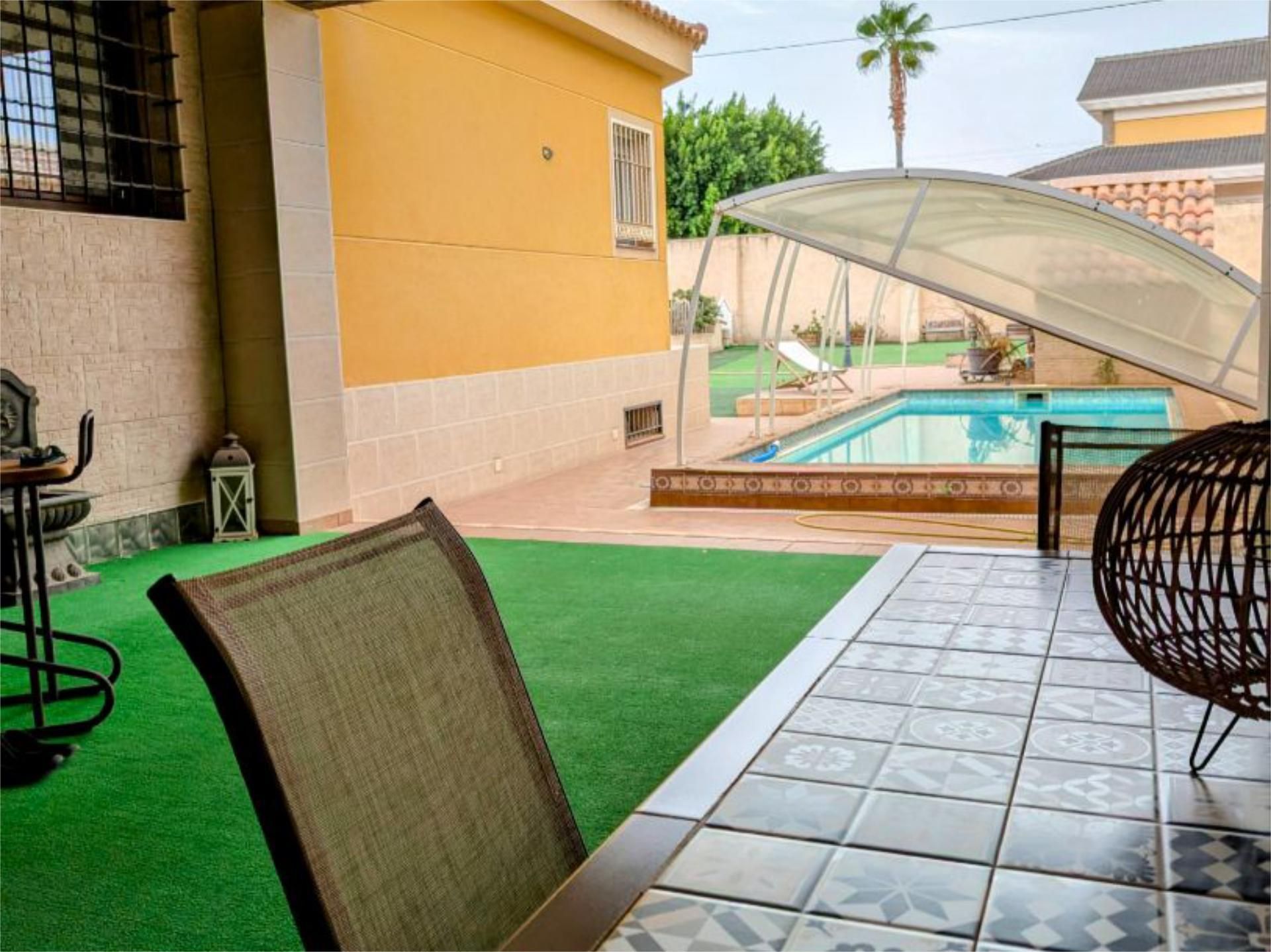 Piscina de Casa o chalet en venta en Alicante / Alacant con Aire acondicionado, Calefacción y Jardín privado