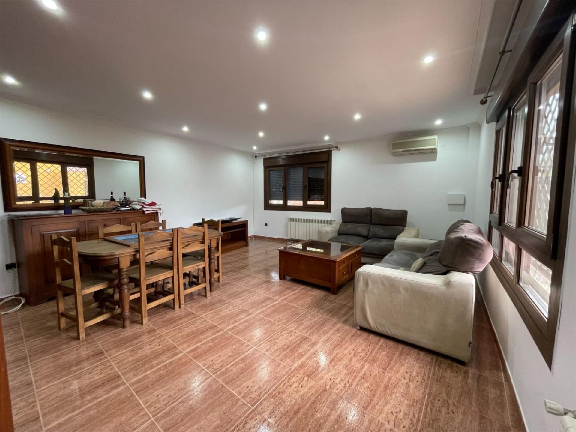 Sala de estar de Casa o chalet en venta en San Martín de la Vega con Aire acondicionado, Piscina y Amueblado