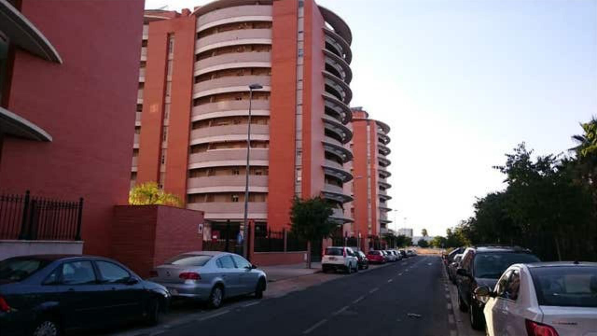 Exterior view of Flat for rent in  Sevilla Capital  with Heating, Private garden and Terrace