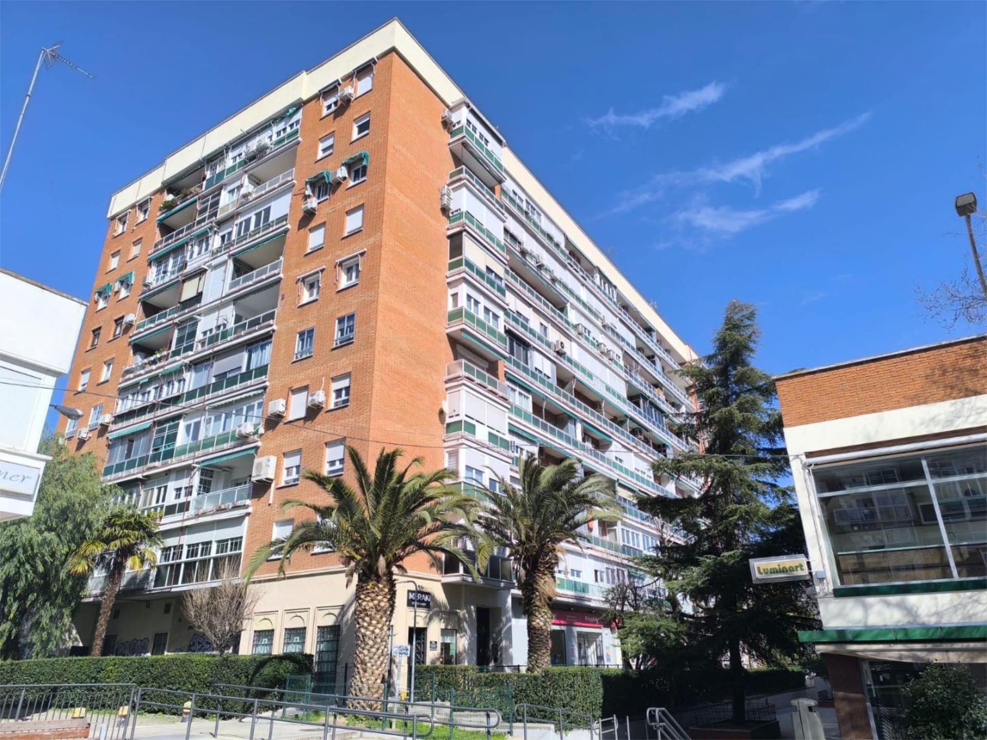 Vista exterior de Pis en venda en  Madrid Capital amb Terrassa i Balcó