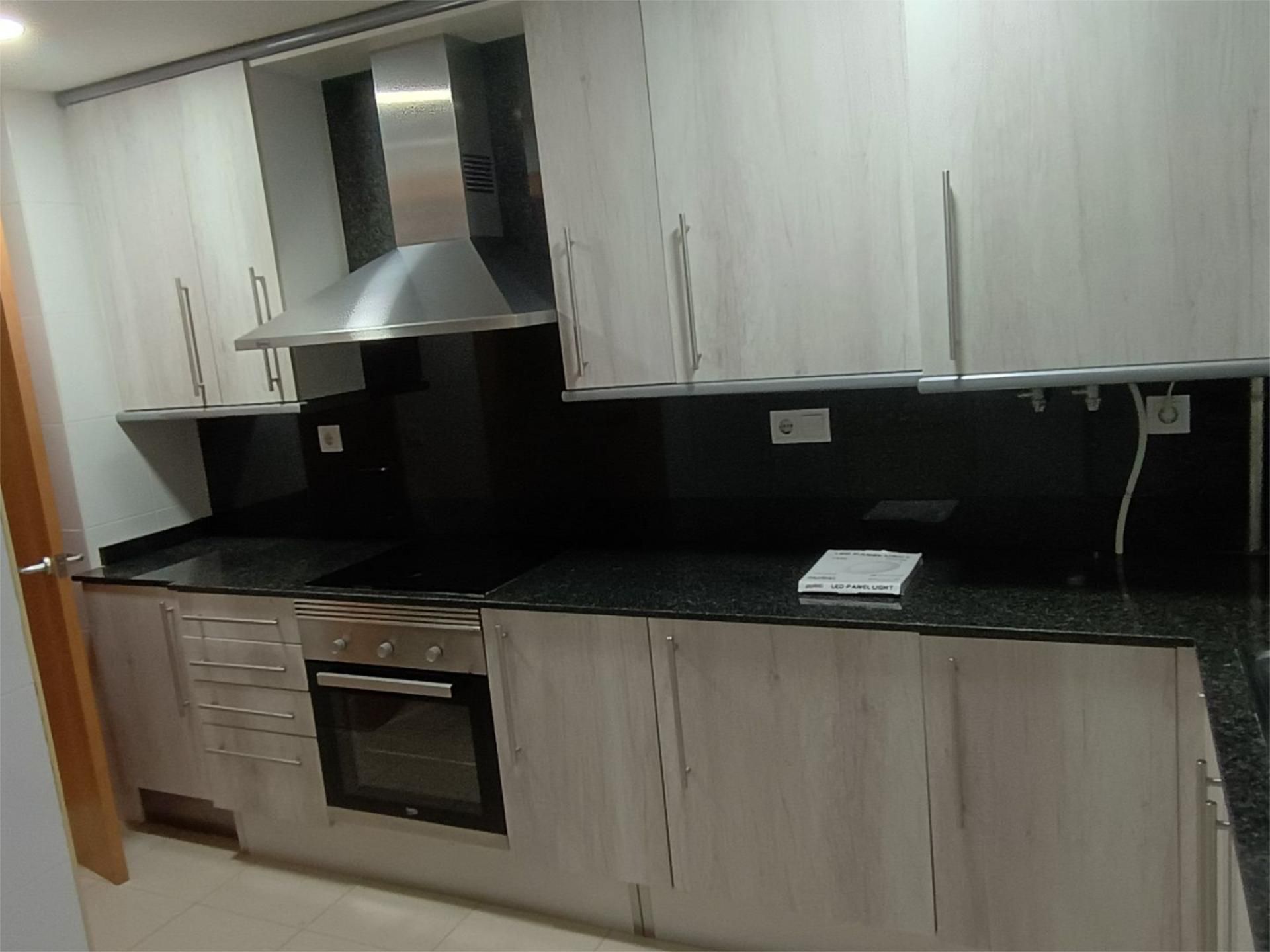 Cuina de Pis de lloguer en Terrassa amb Aire condicionat i Balcó