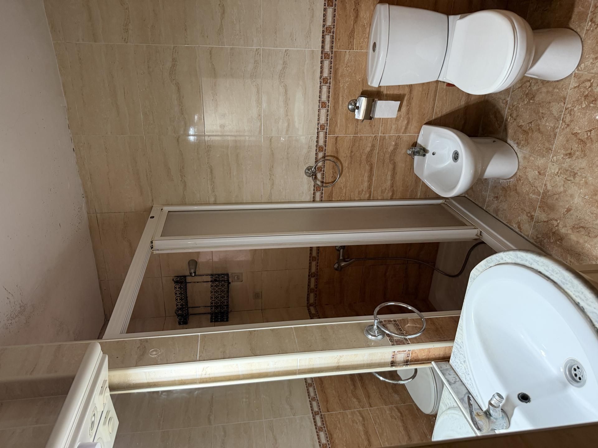 Bathroom of Flat for rent in Fines  with Furnished