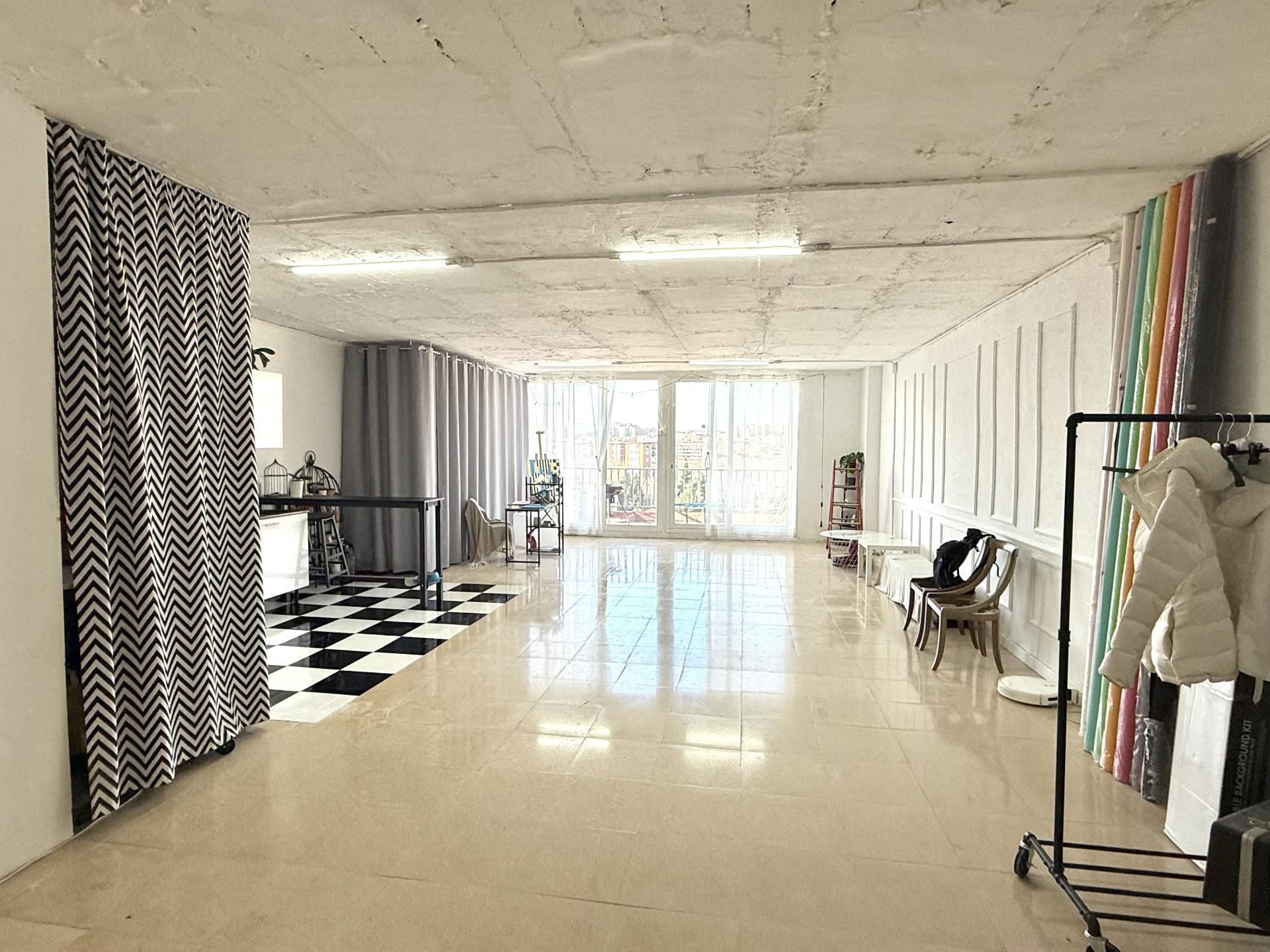 Estudi per a compartir en Badalona amb Balcó i Videoporter