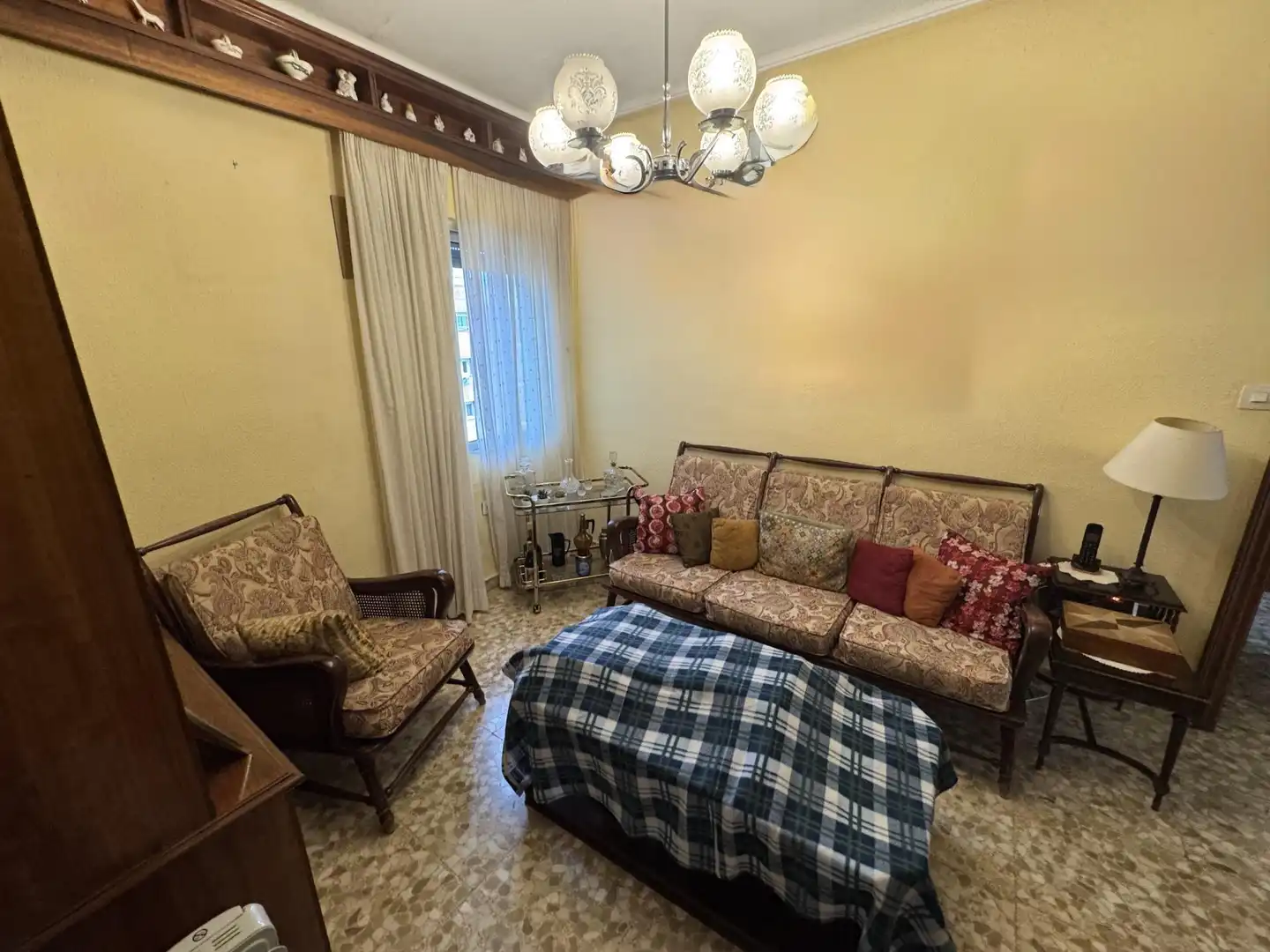 Living room of Flat for sale in Sevilla  with Parquet flooring, Furnished and Balcony
