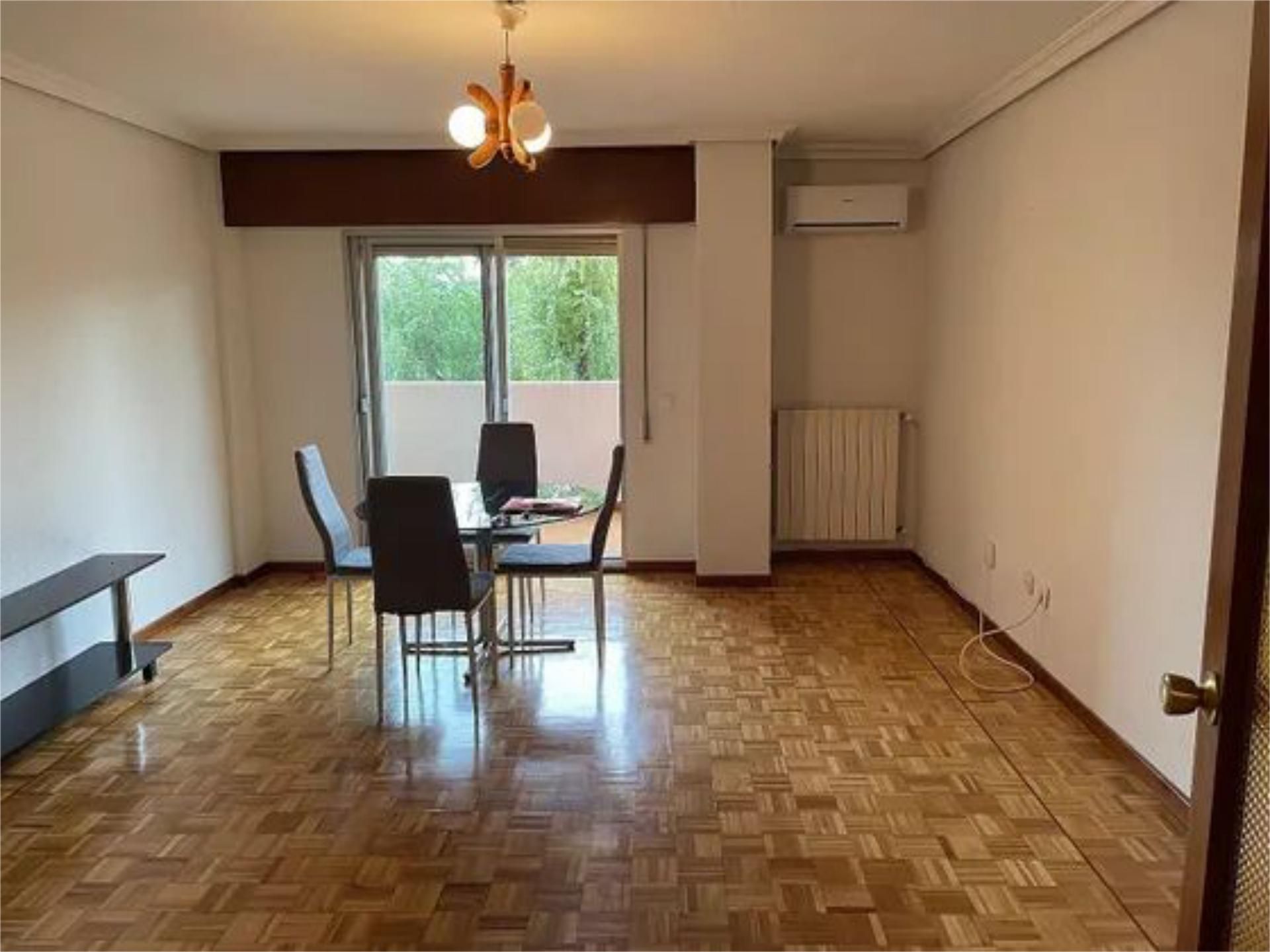 Menjador de Pis de lloguer en Fuensalida amb Aire condicionat, Calefacció i Parquet