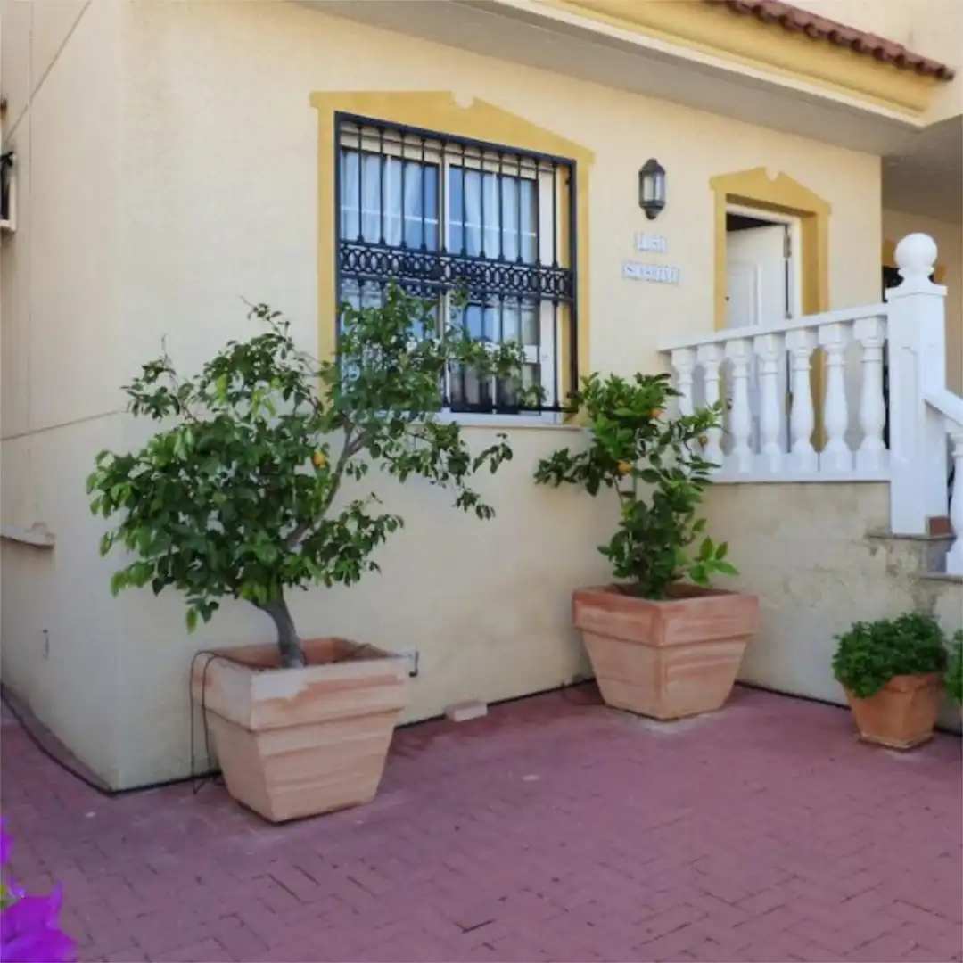 Casa o chalet de alquiler en Urbanización los Estaños, El Edén Jardín de Casa o chalet de alquiler en Guardamar del Segura con Aire acondicionado, Terraza y Amueblado