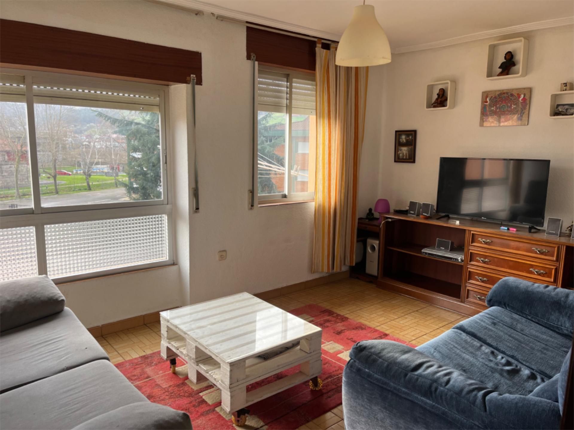 Living room of Flat for sale in Los Corrales de Buelna   with Furnished