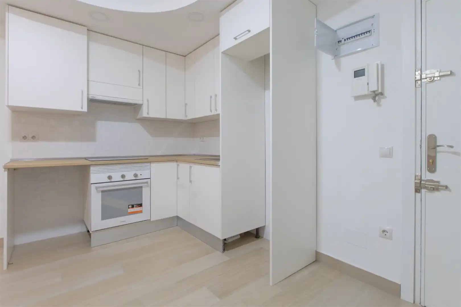 Office for rent in Calle de Sancho Dávila, Fuente del Berro Kitchen of Office for rent in Madrid